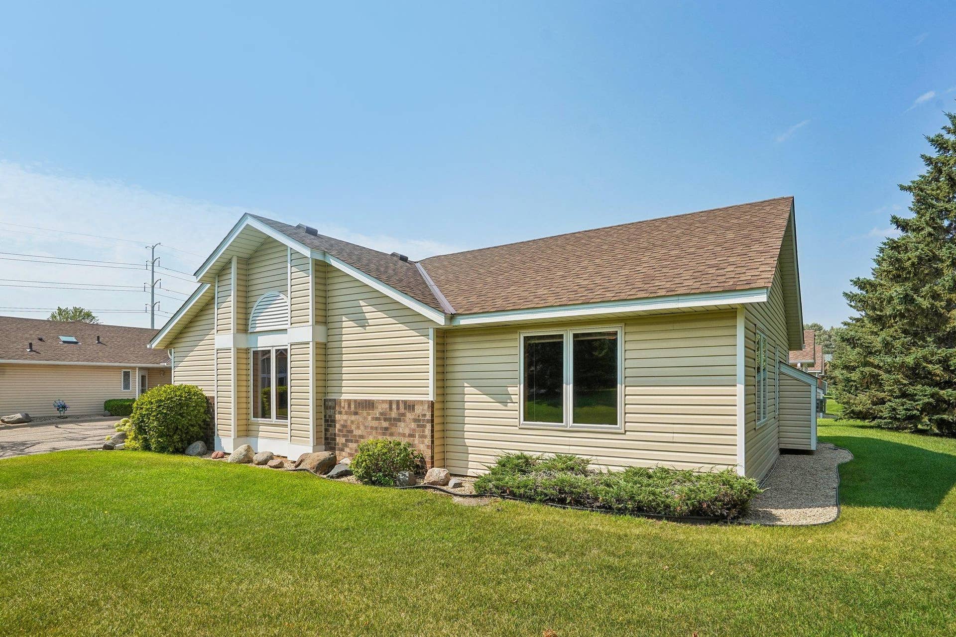 3-web-or-mls-Windsor Ln N-S0408-003.jpg