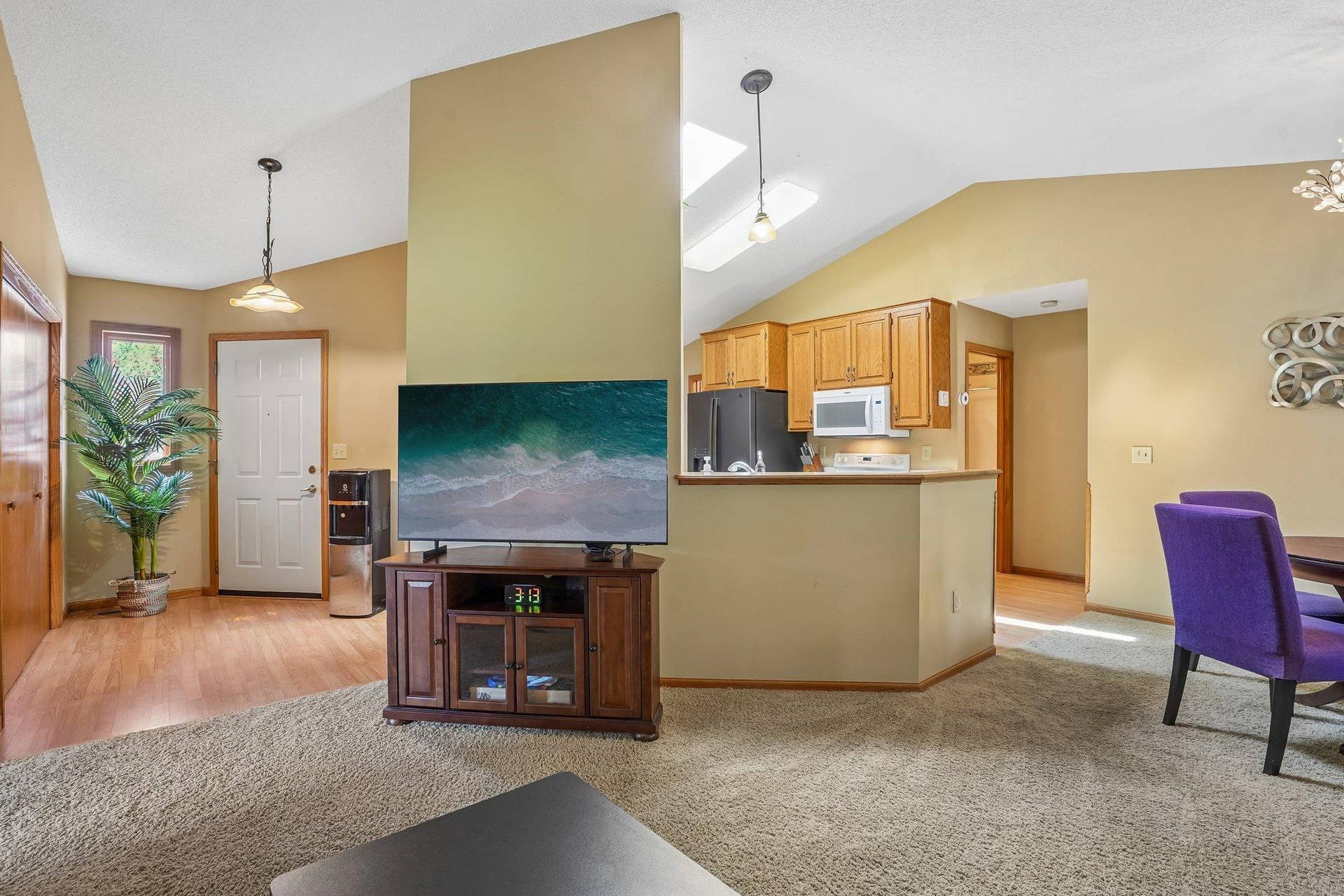 12-web-or-mls-Windsor Ln N-S0408-012.jpg