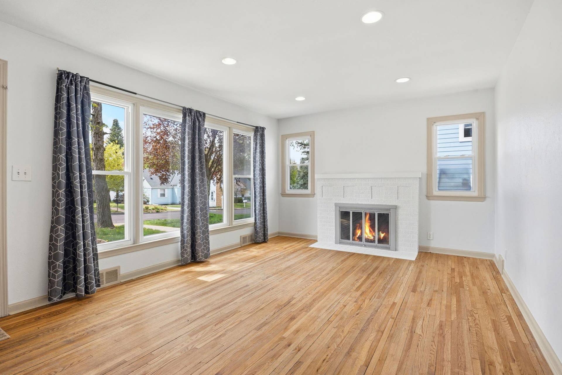 1211 Lealand Road E, Maplewood, MN 55109 3-web-or-mls-102.jpg