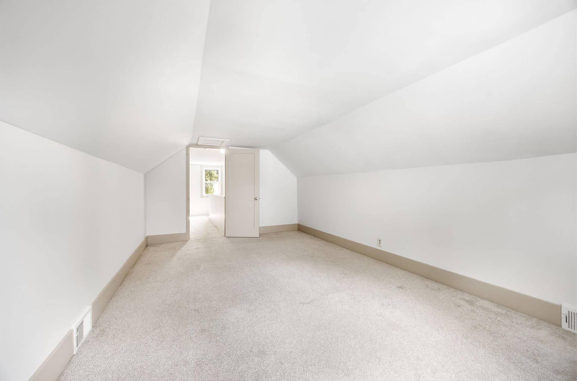 1211 Lealand Road E, Maplewood, MN 55109 14-web-or-mls-110.jpg