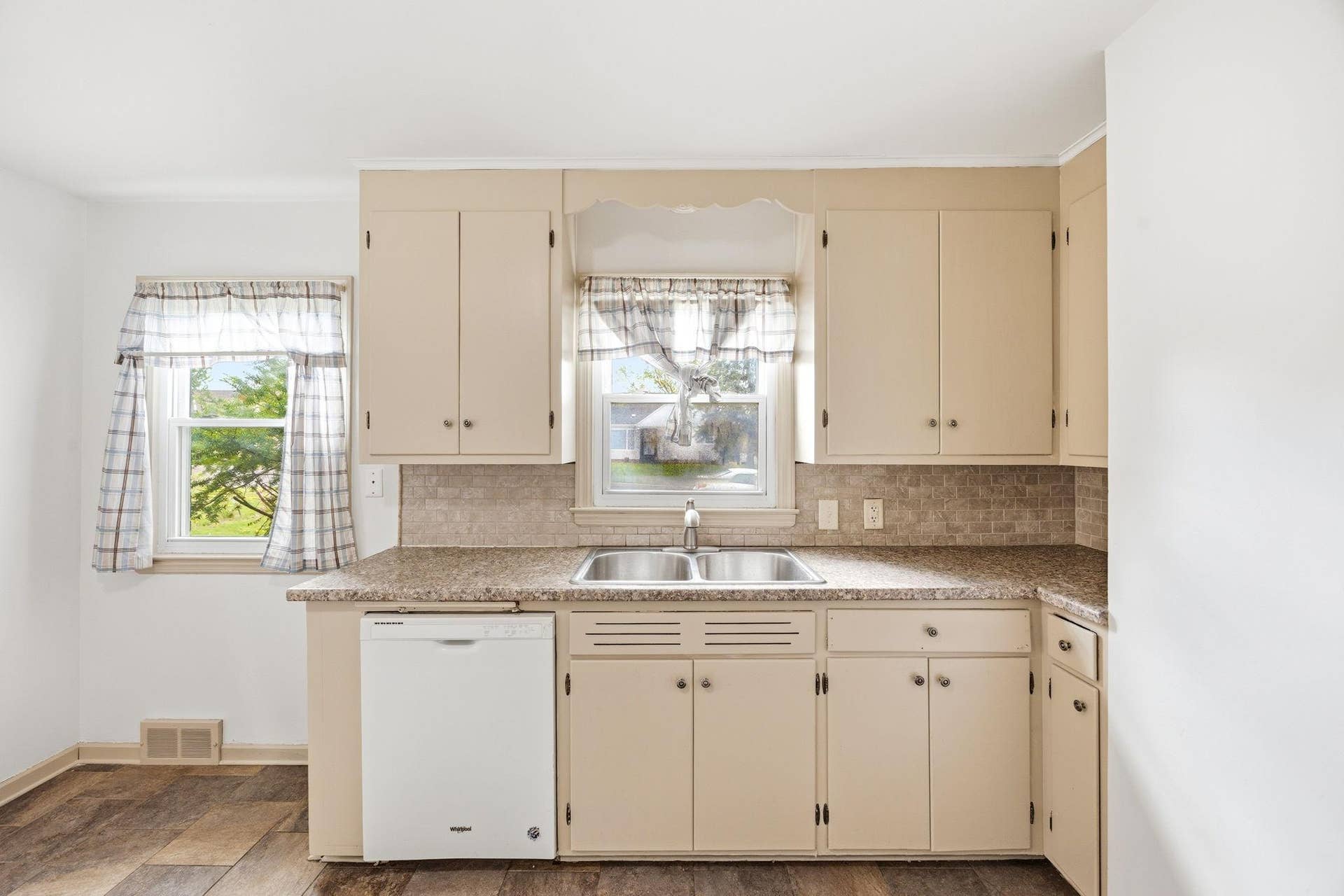 1211 Lealand Road E, Maplewood, MN 55109 6-web-or-mls-112.jpg