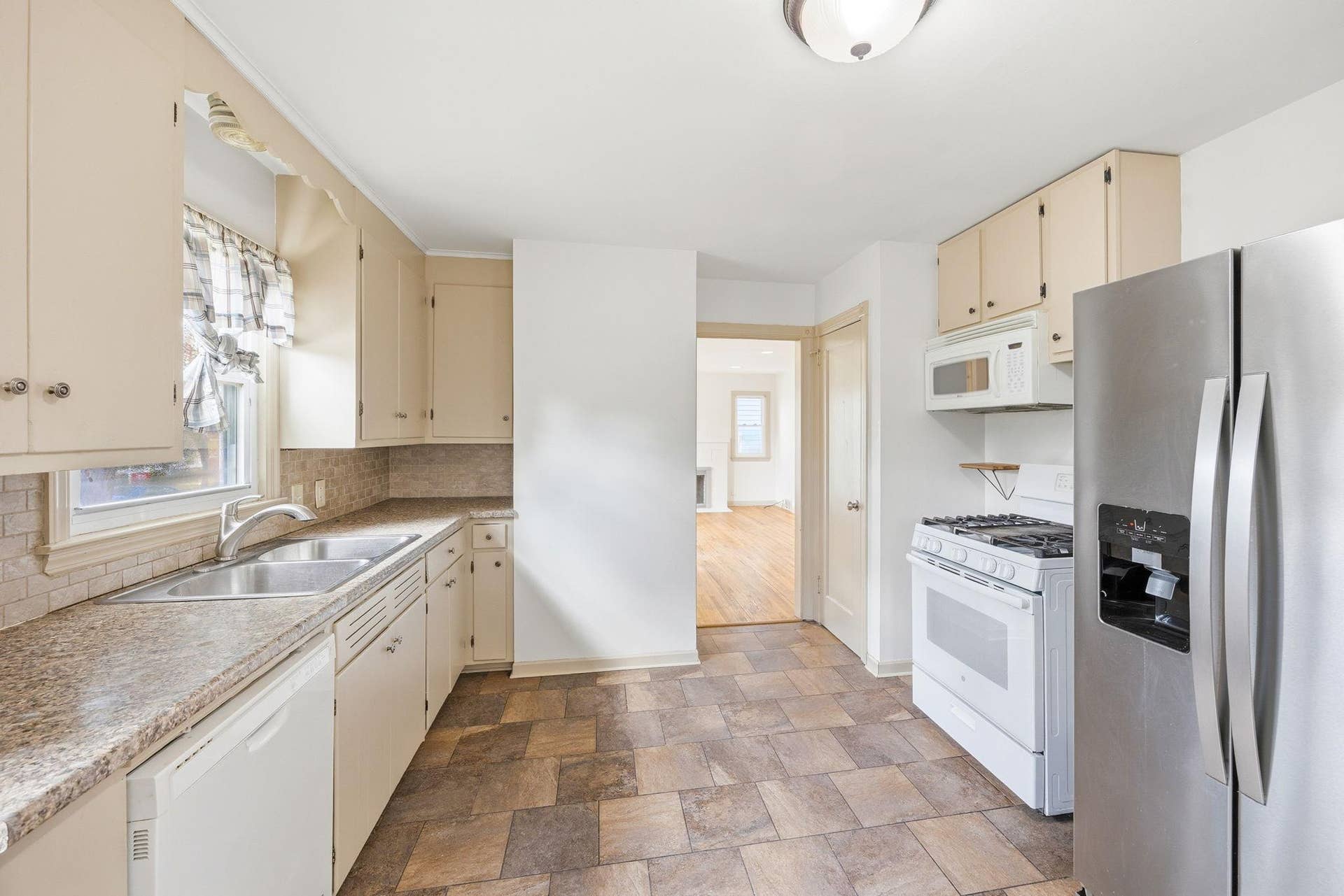 1211 Lealand Road E, Maplewood, MN 55109 7-web-or-mls-113.jpg