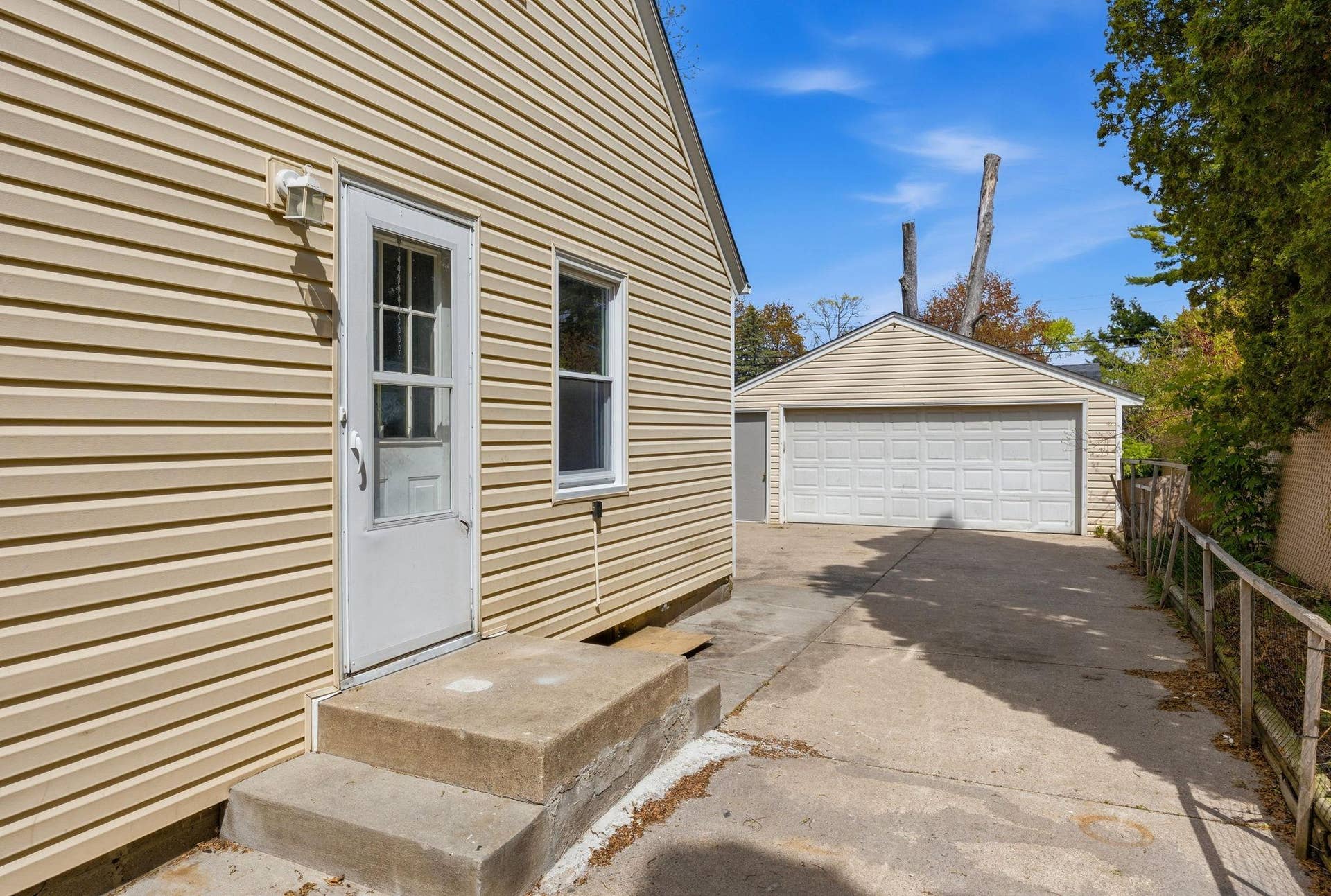 1211 Lealand Road E, Maplewood, MN 55109 20-web-or-mls-120.jpg