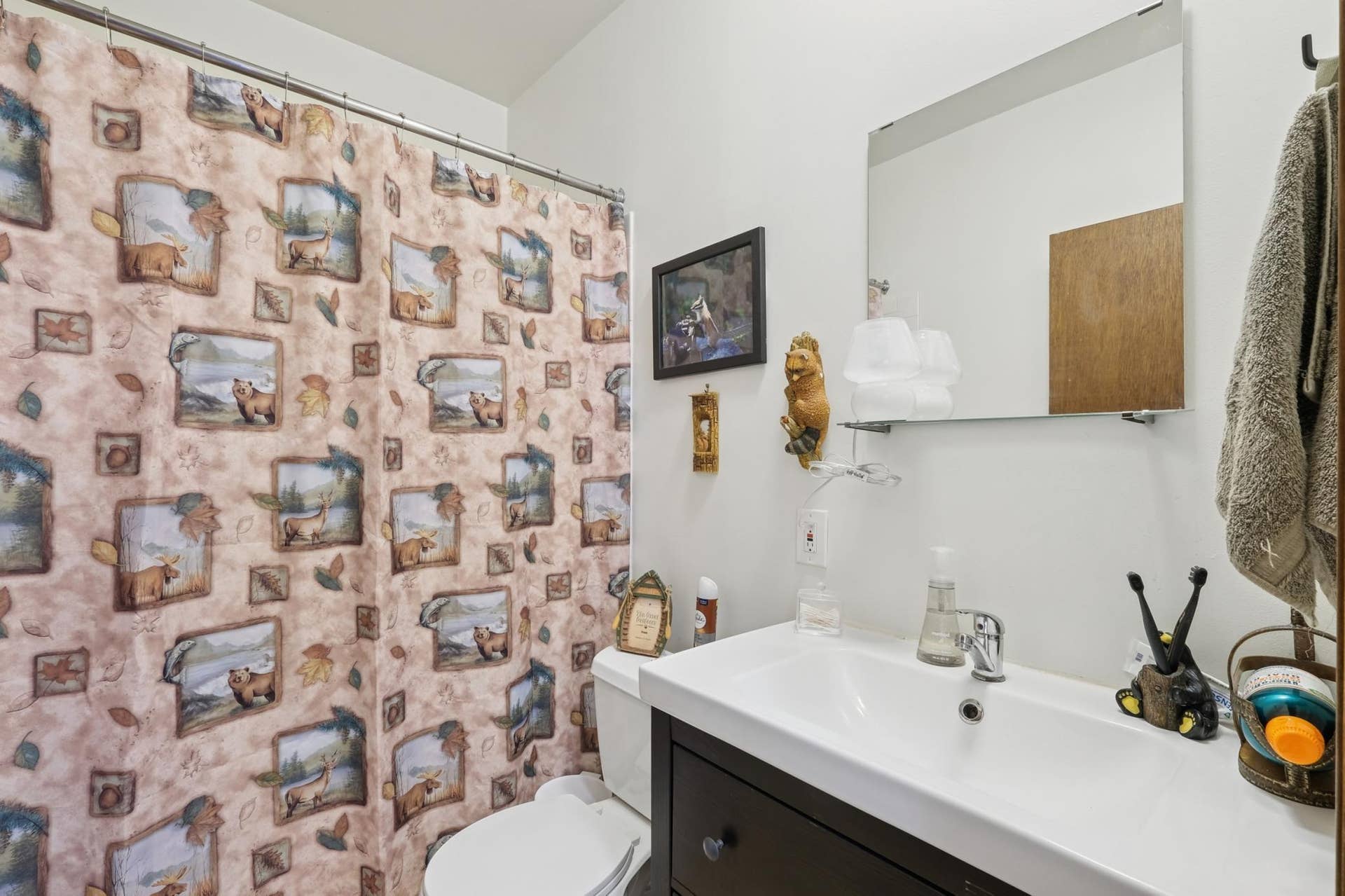 Upper-level bathroom.