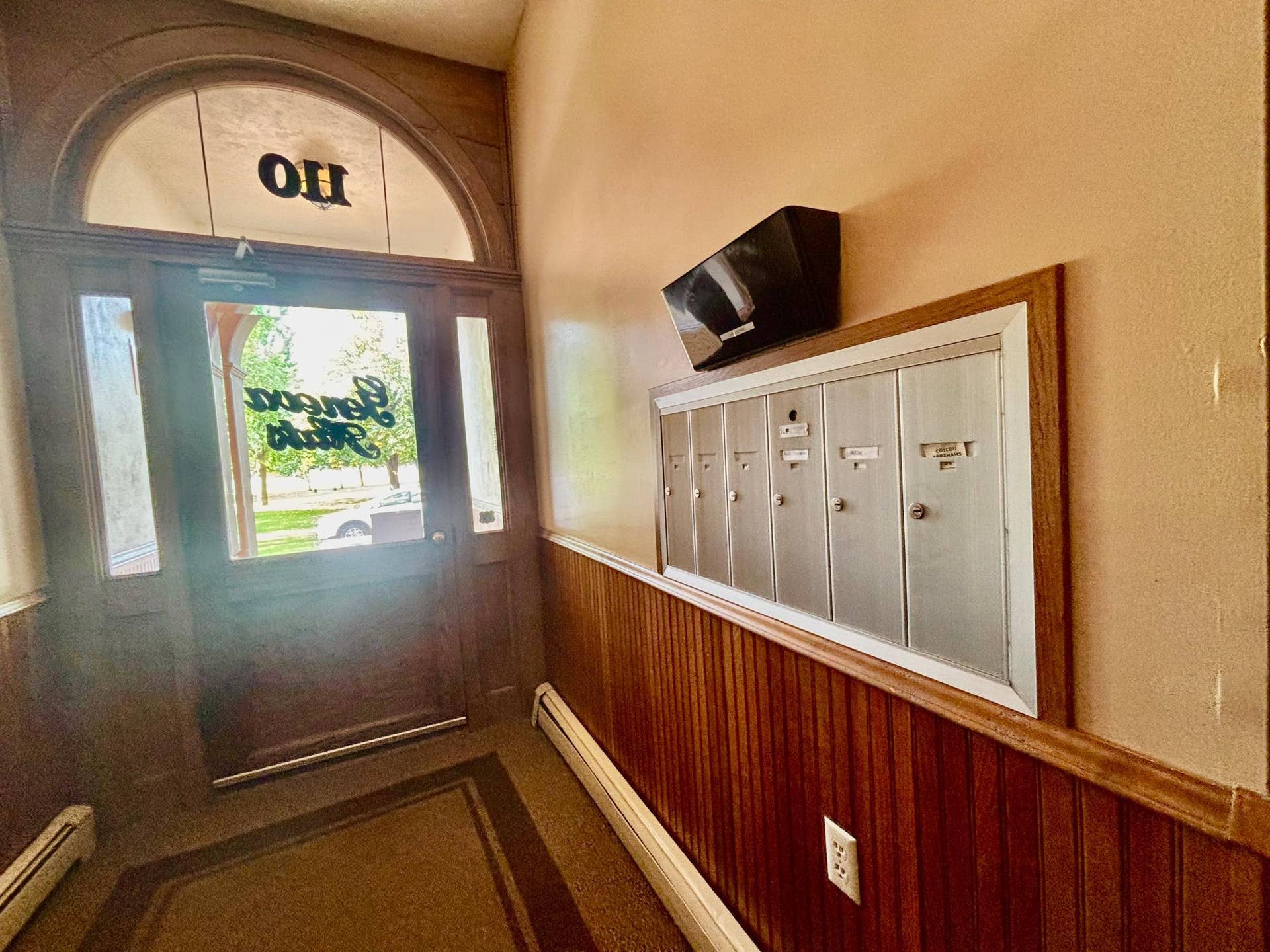 110 Saint Albans Street N, #3, 101, Saint Paul, MN 55104 Mailbox area