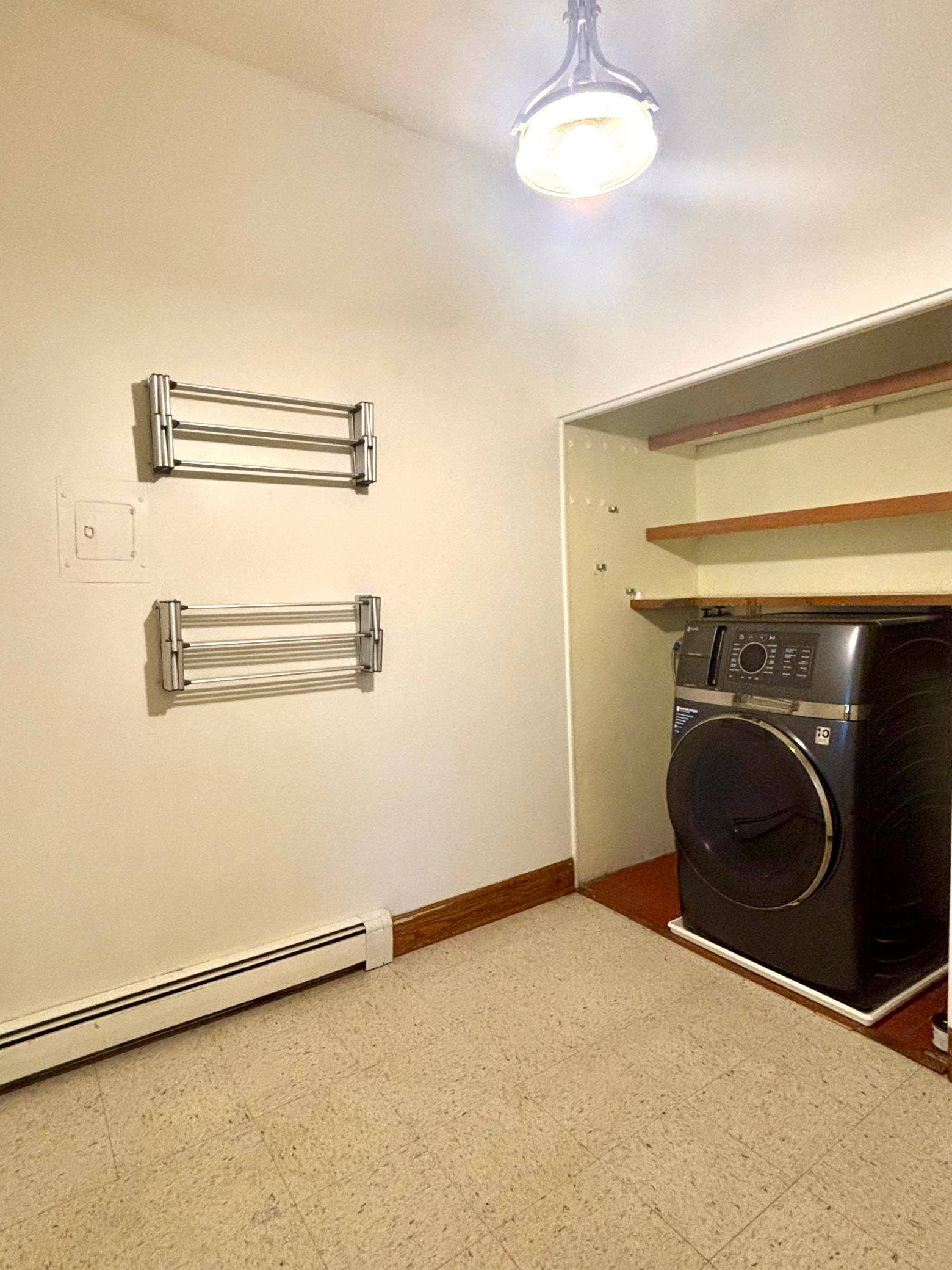 110 Saint Albans Street N, #3, 101, Saint Paul, MN 55104 New Modern Washer/Dryer