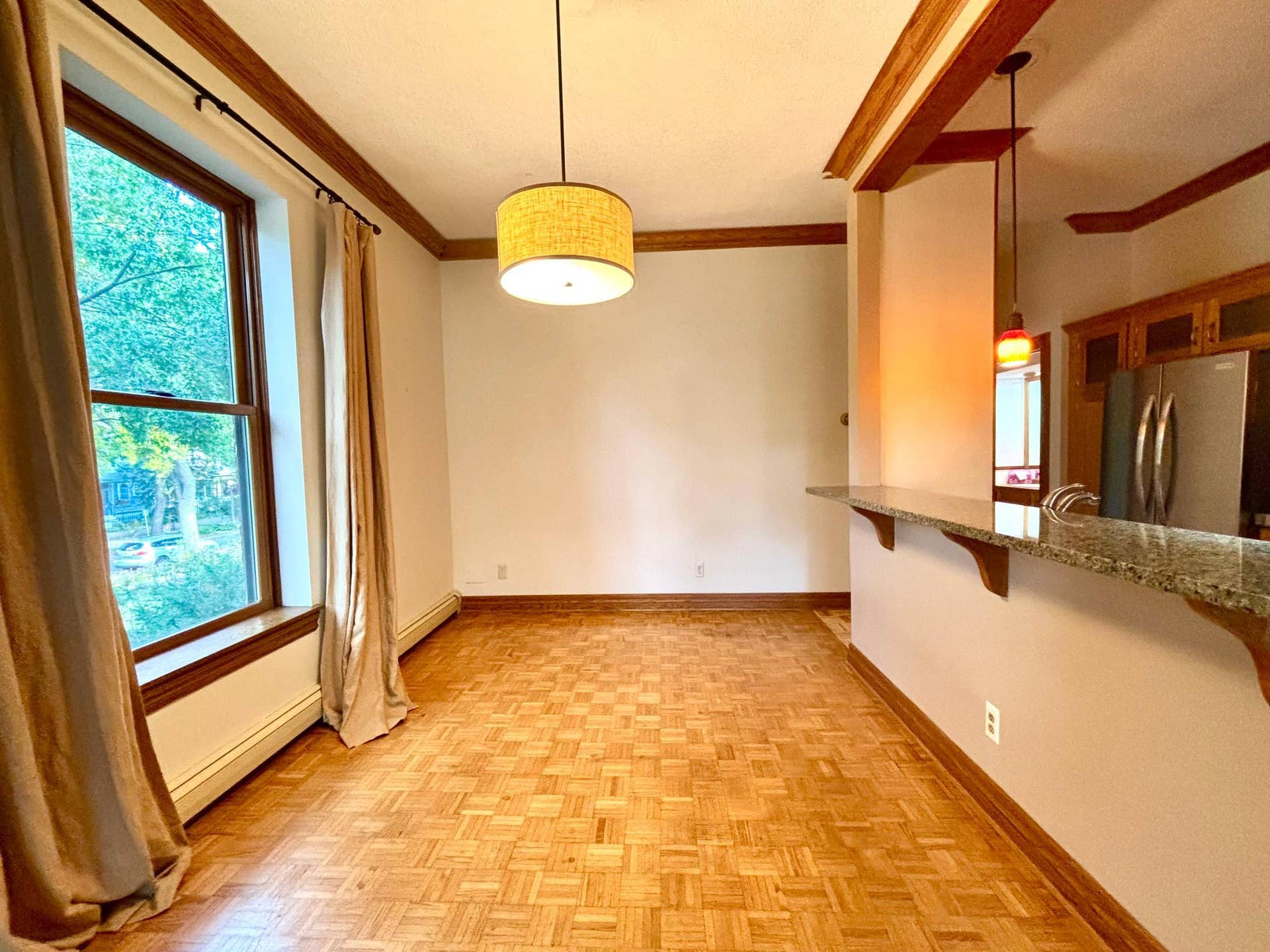 110 Saint Albans Street N, #3, 101, Saint Paul, MN 55104 Fun entertaining space. Granite breakfast bar for extra seating