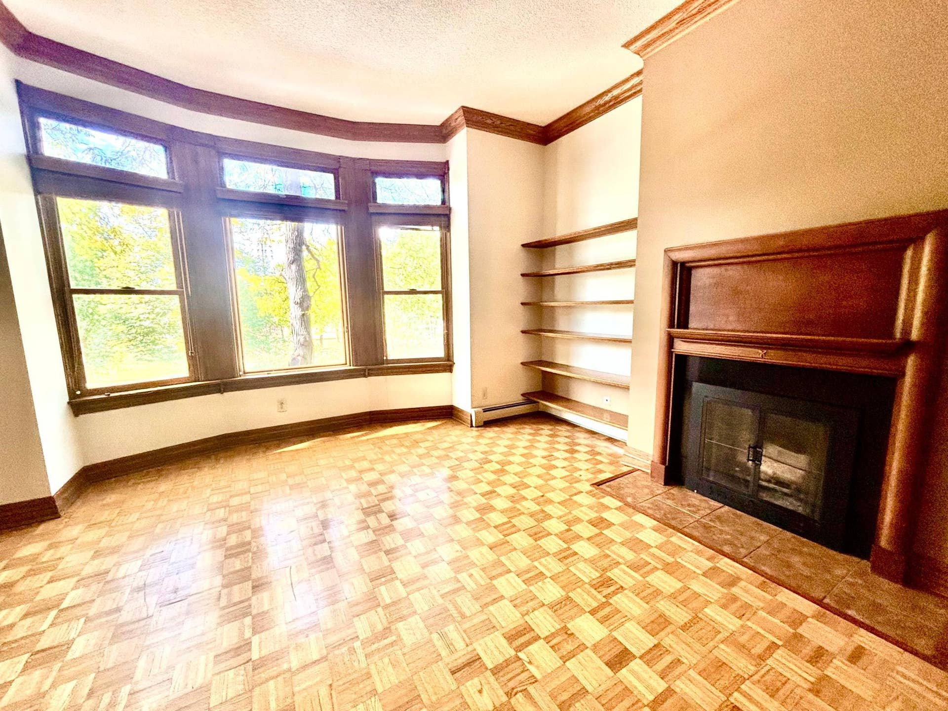 110 Saint Albans Street N, #3, 101, Saint Paul, MN 55104 Beautiful windows to enjoy the views