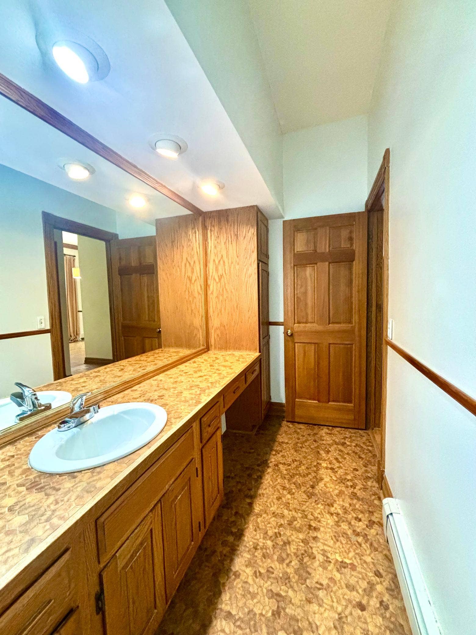 110 Saint Albans Street N, #3, 101, Saint Paul, MN 55104 Fabulous Counter Space and Linen Closet