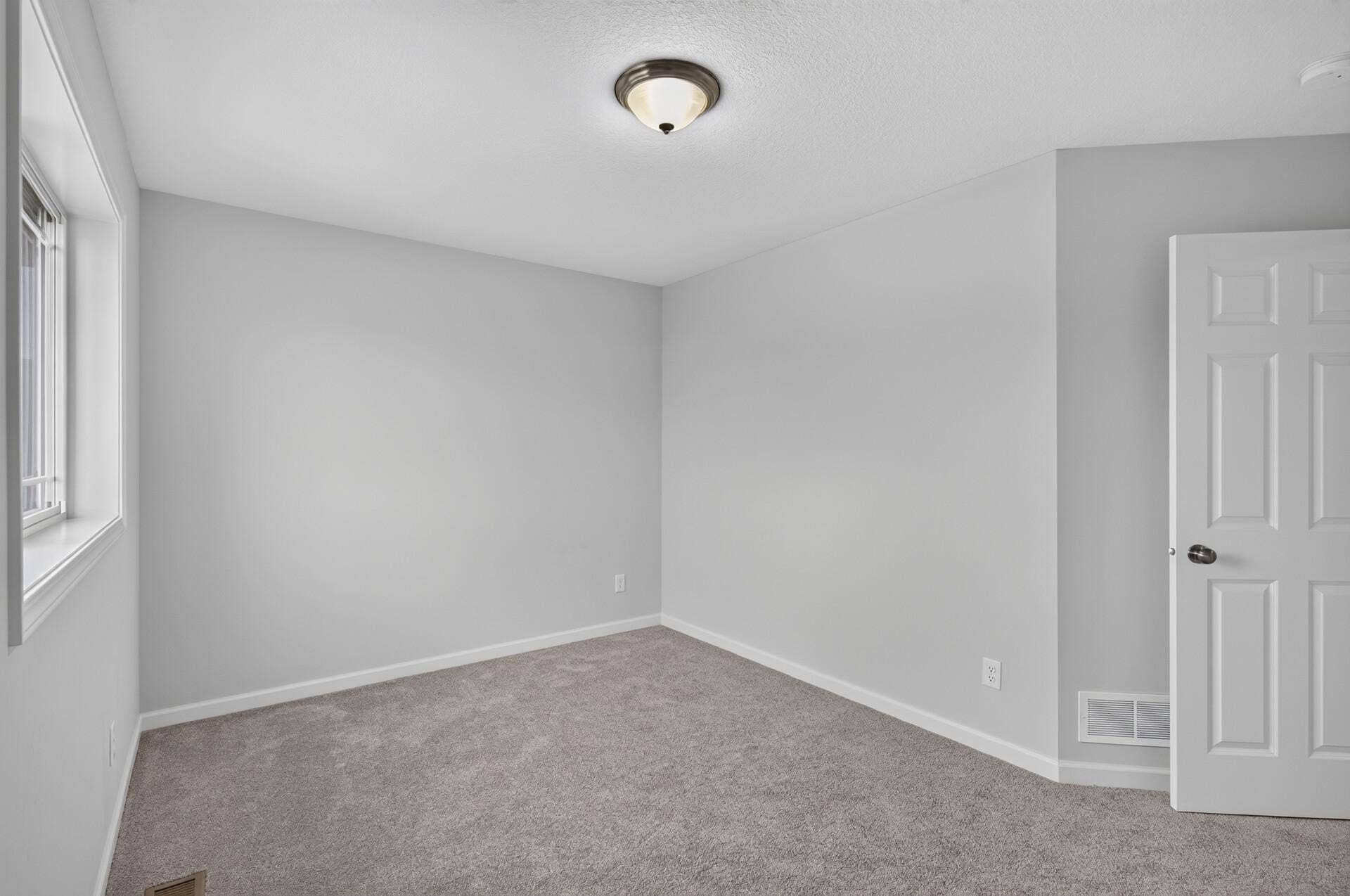709 Greenwood Street SW, Isanti, MN 55040 709 Greenwood Street SW, Isanti, MN 55040
