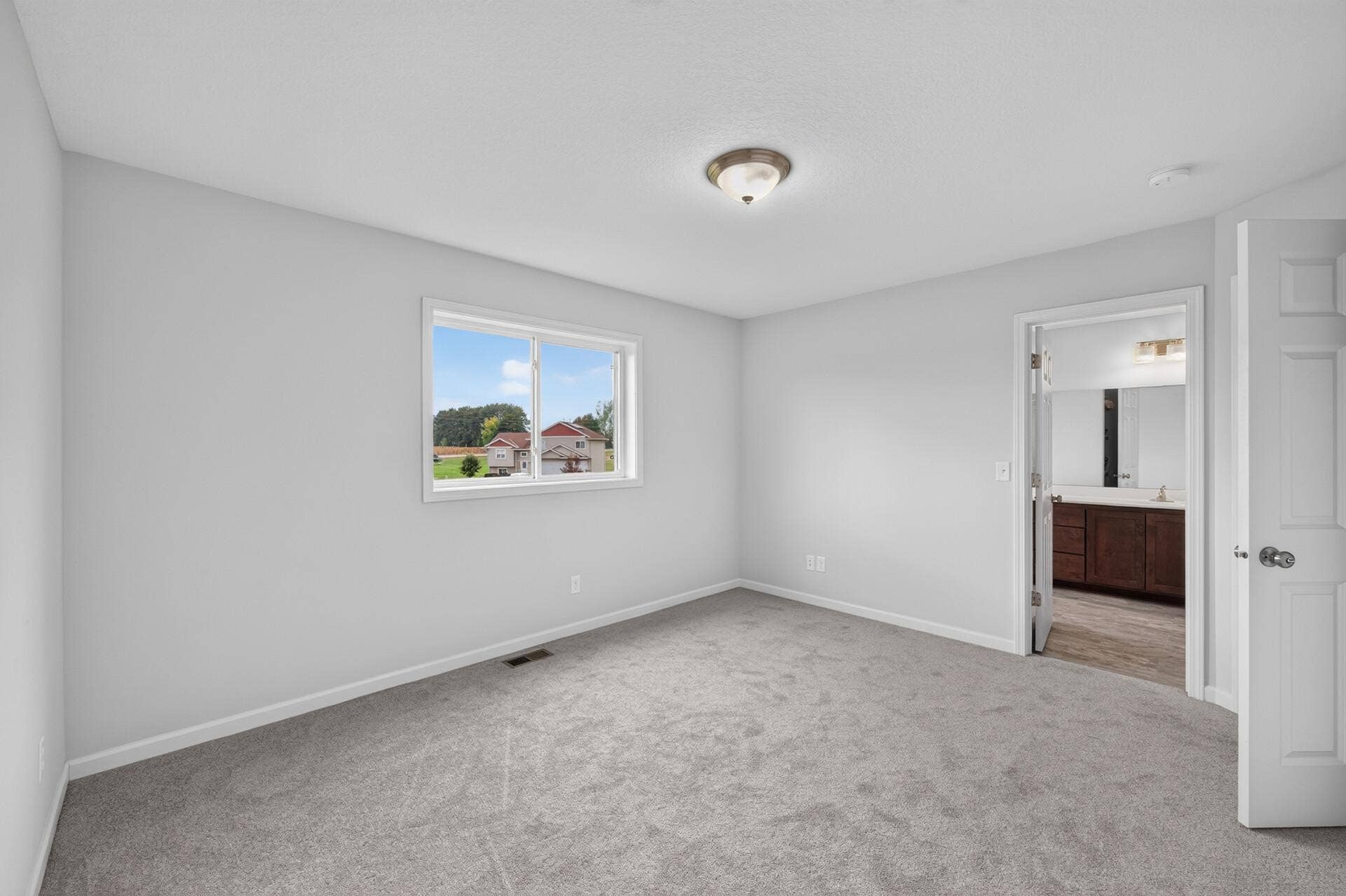 709 Greenwood Street SW, Isanti, MN 55040 709 Greenwood Street SW, Isanti, MN 55040