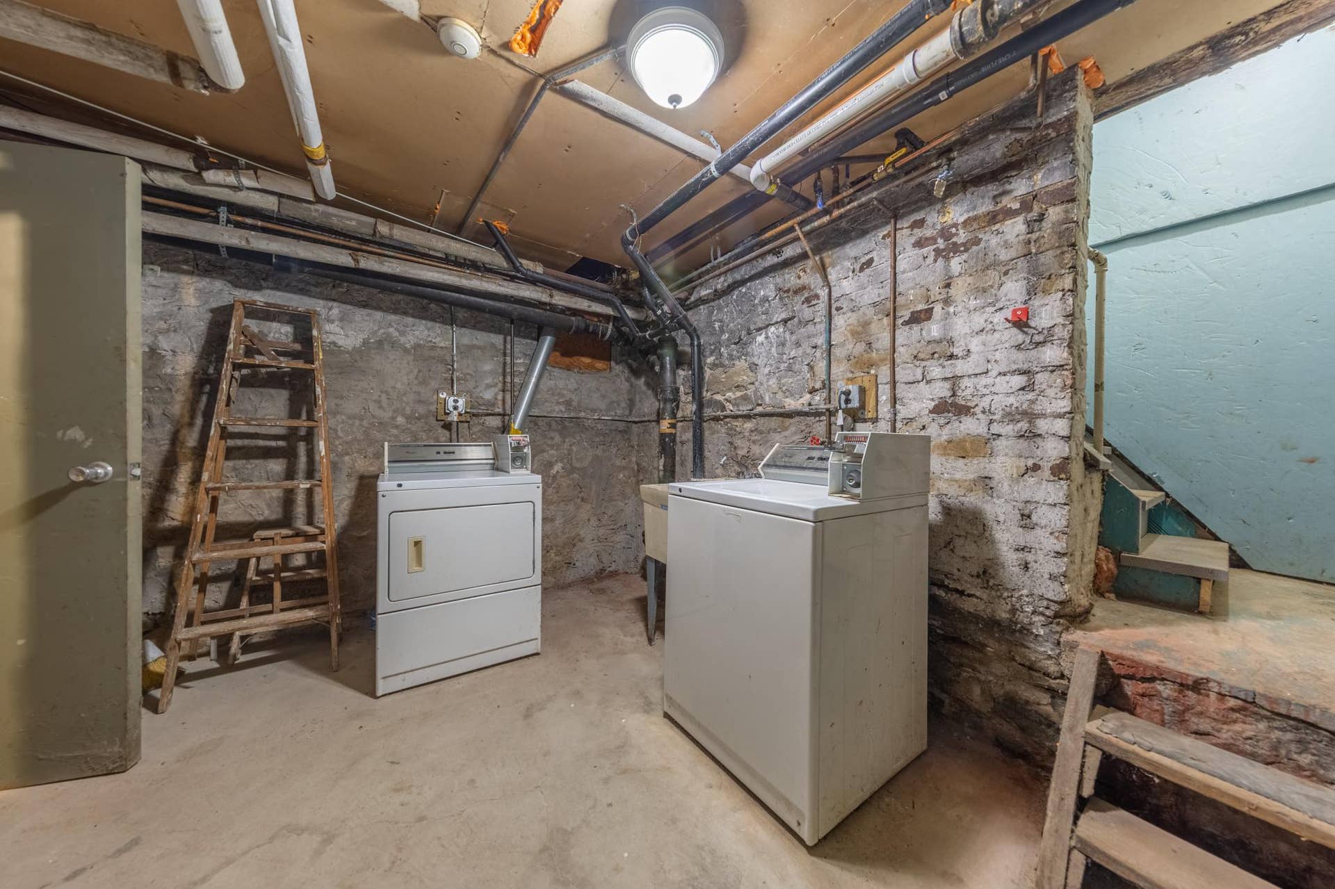 Shared coin laundry
