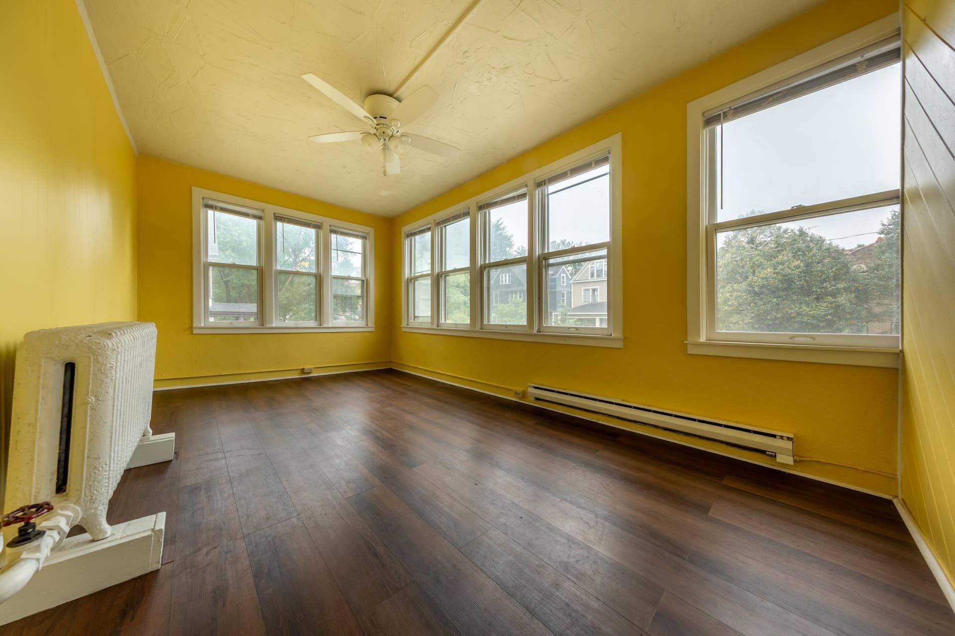 MPLS_4Plex-35.Unit 3 is vacant ready for owner occupant or future tenant!jpg