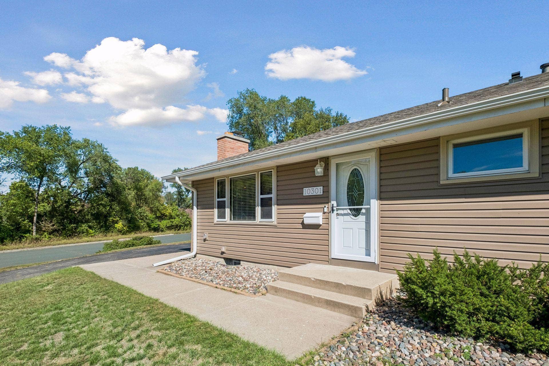 10301 Vincent Avenue S, Bloomington, MN 55431 10301 Vincent Avenue South - Spacecrafting - 0002.jpg
