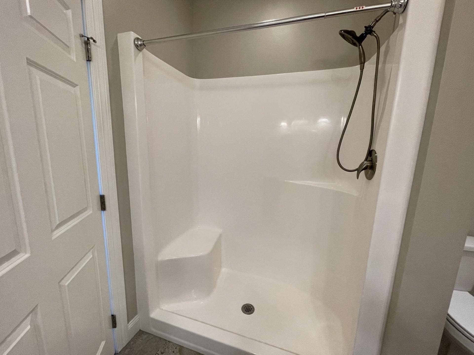 2008 Whiting Road NW, #8, Bemidji, MN 56601 Shower.jpg