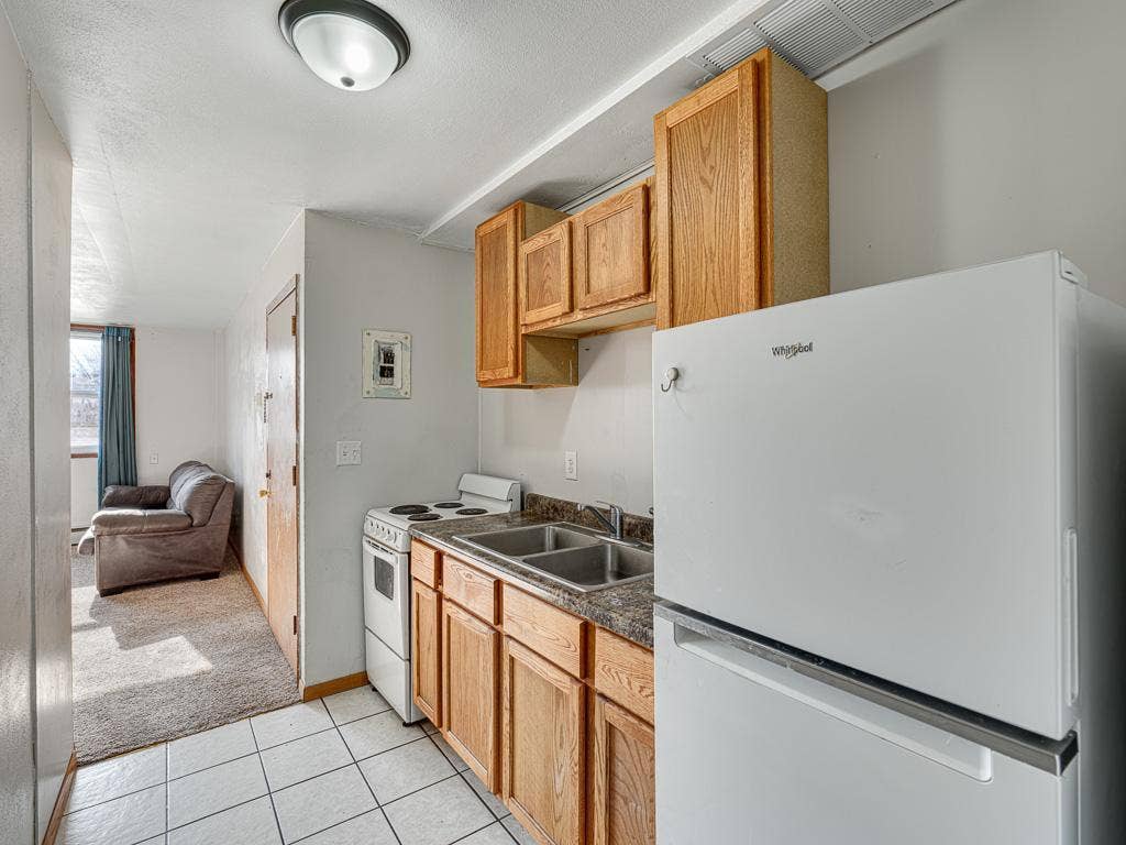 881-889 Maryland Avenue E, 98, Saint Paul, MN 55106 5 - 1# Kitchen.jpg
