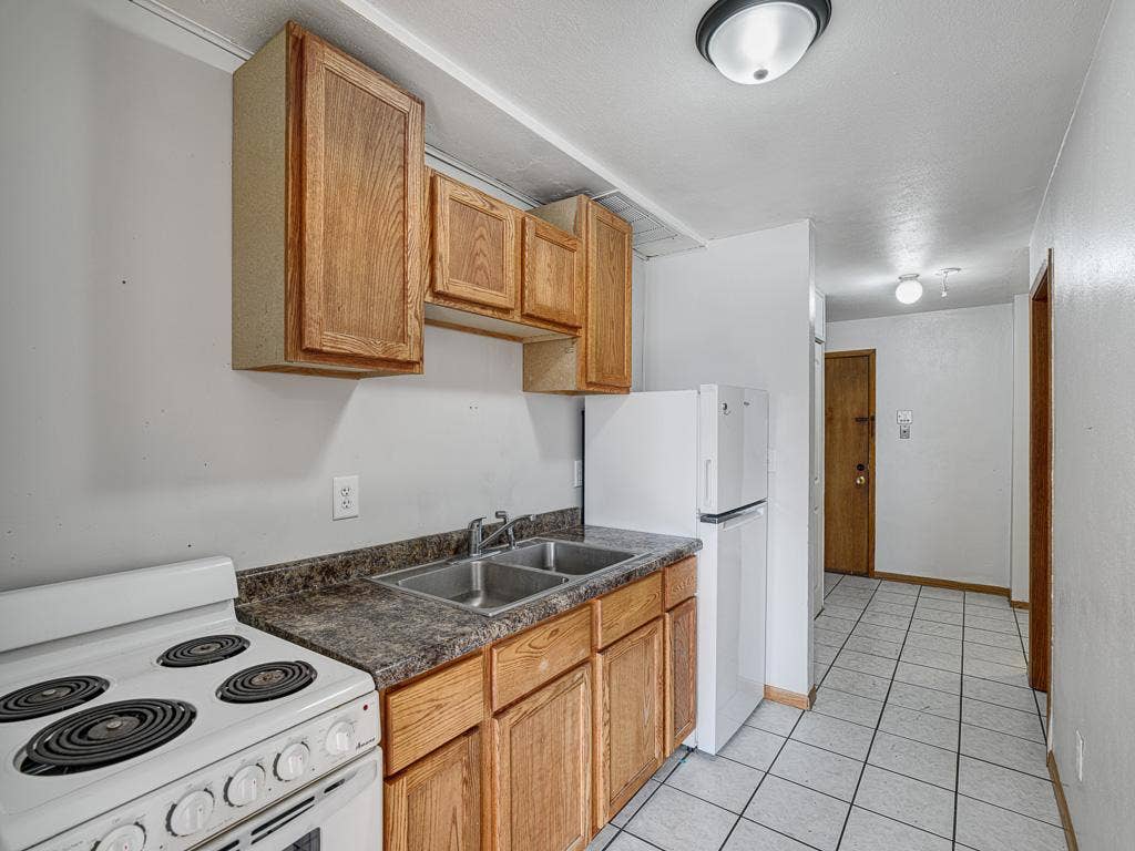 881-889 Maryland Avenue E, 98, Saint Paul, MN 55106 4 - #1 Kitchen.jpg