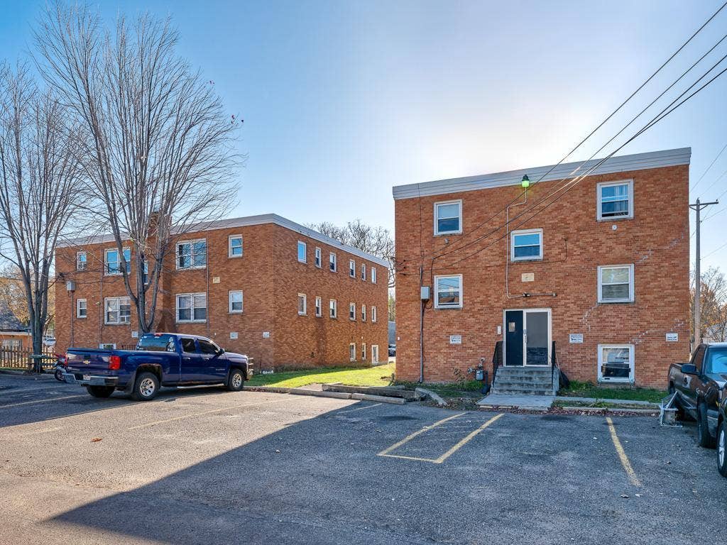 881-889 Maryland Avenue E, 98, Saint Paul, MN 55106 8 - Exterior Rear.jpg