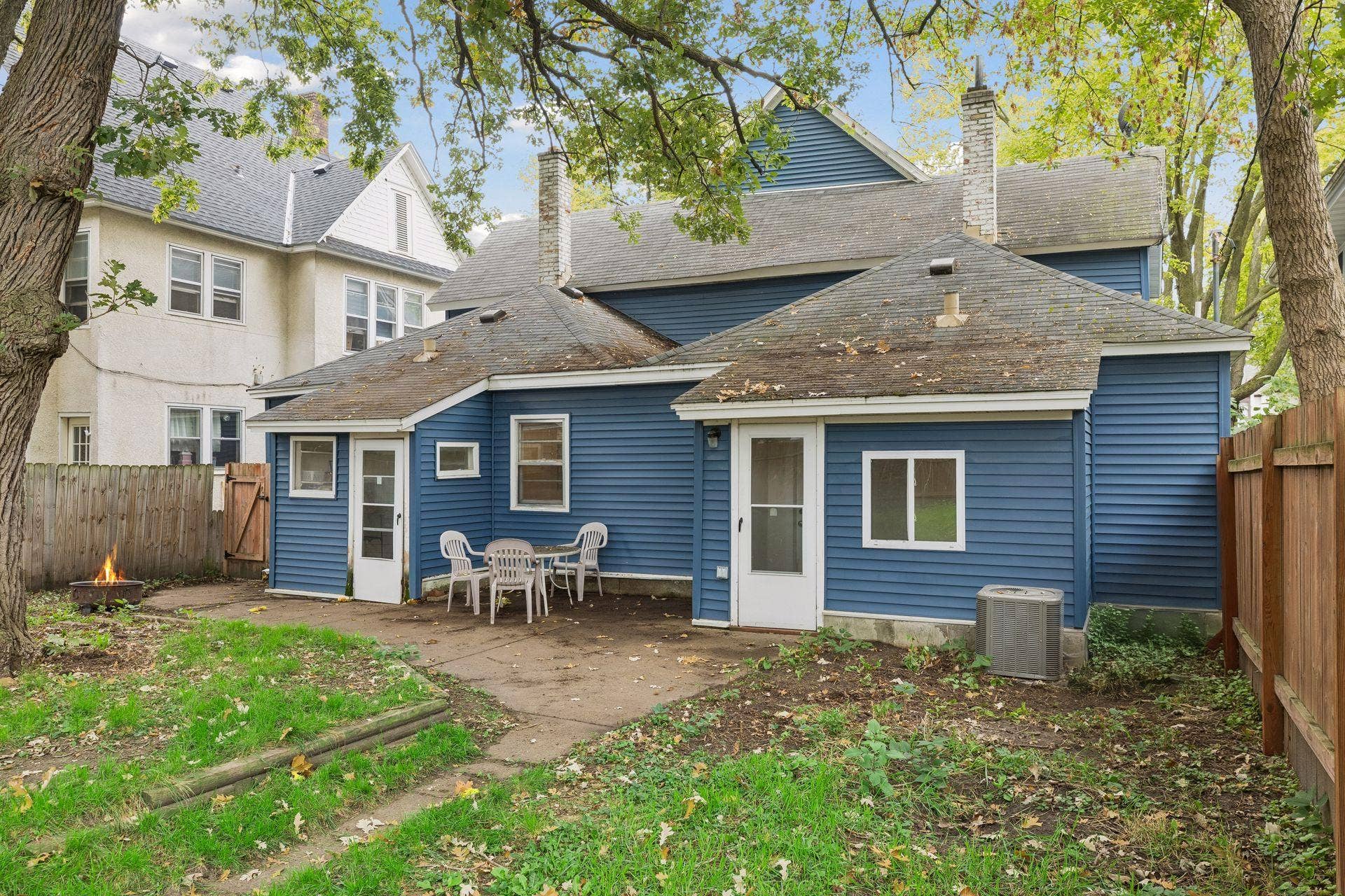 2533 Polk Street NE, 2, Minneapolis, MN 55418 A generous shared backyard offers plenty of space for outdoor gatherings, entertaining, and everyday enjoyment.