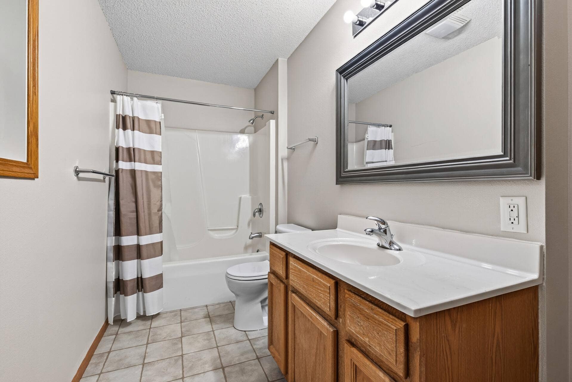 2321 Lyndale Avenue N, 31, Minneapolis, MN 55411 17_2321_Lyndale17_mls.jpg