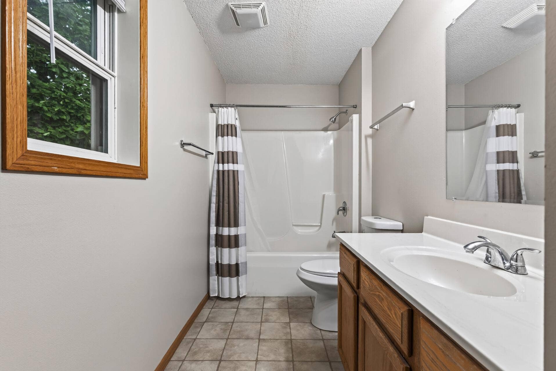 2321 Lyndale Avenue N, 31, Minneapolis, MN 55411 15_2321_Lyndale15_mls.jpg