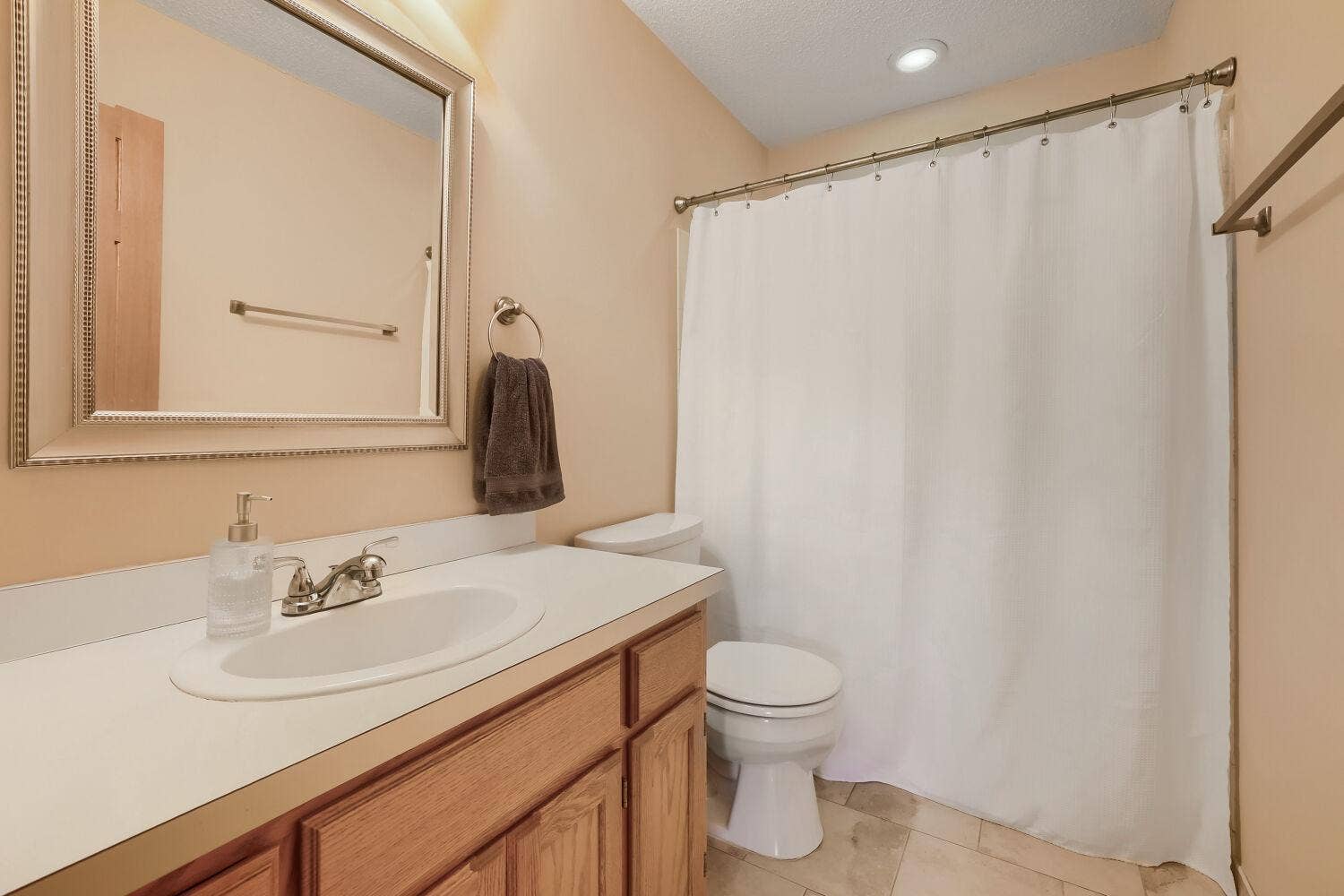 18170 87th Place N, Maple Grove, MN 55311 18170 87th Pl N - Web Quality - 032 - 24 Bathroom.jpg