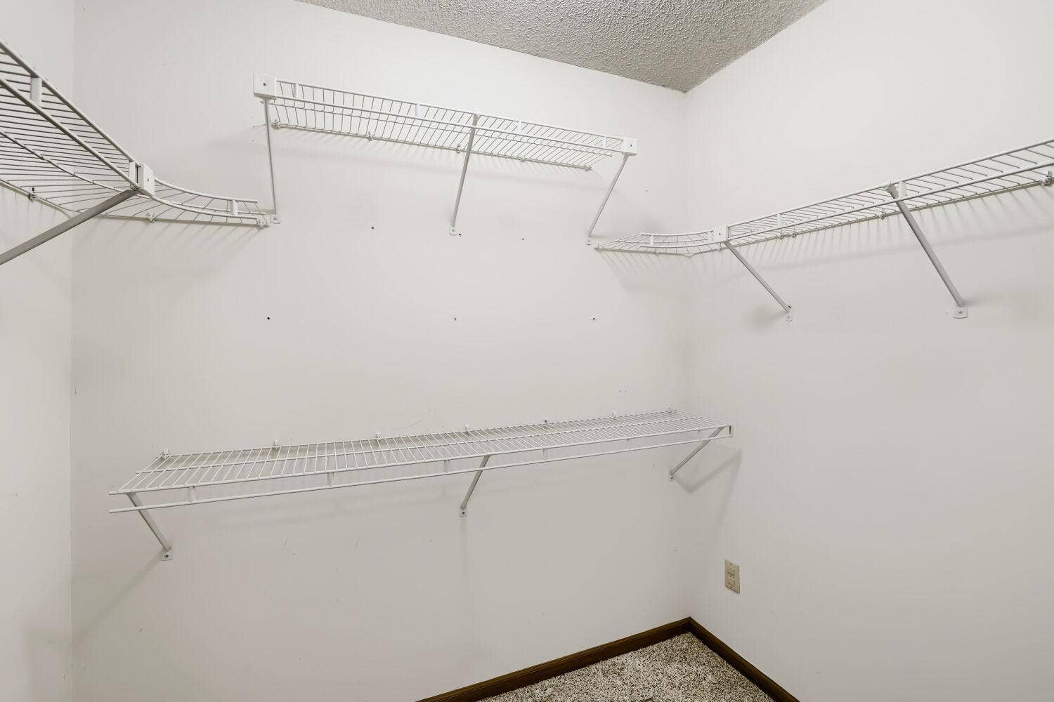 18170 87th Place N, Maple Grove, MN 55311 18170 87th Pl N - Web Quality - 029 - 21 Closet.jpg