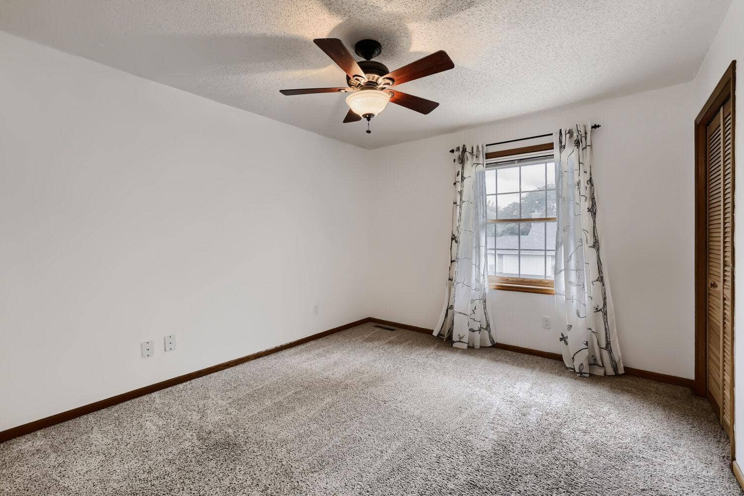 18170 87th Place N, Maple Grove, MN 55311 18170 87th Pl N - Web Quality - 028 - 20 Bedroom.jpg