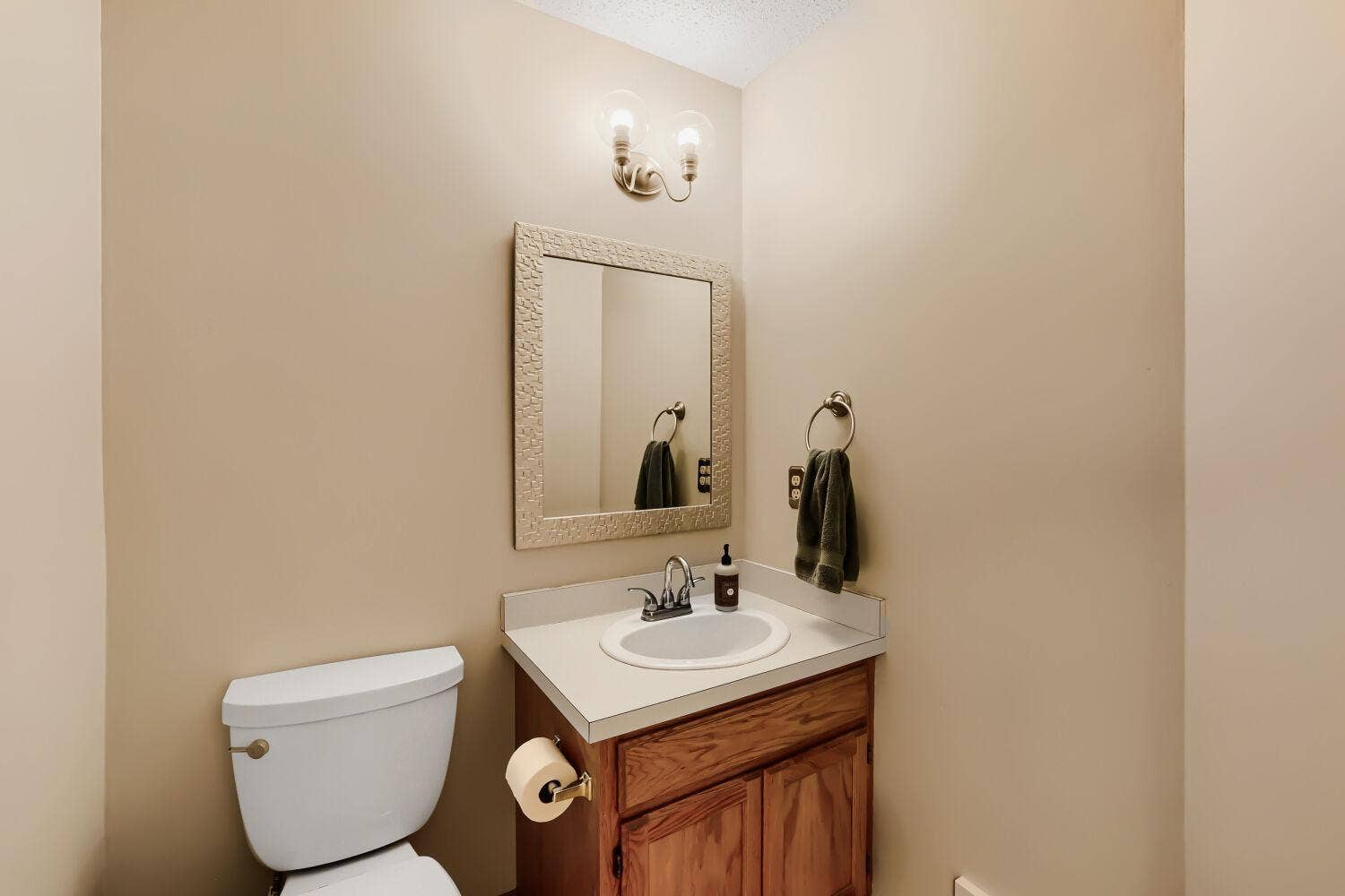 18170 87th Place N, Maple Grove, MN 55311 18170 87th Pl N - Web Quality - 031 - 23 Bathroom.jpg