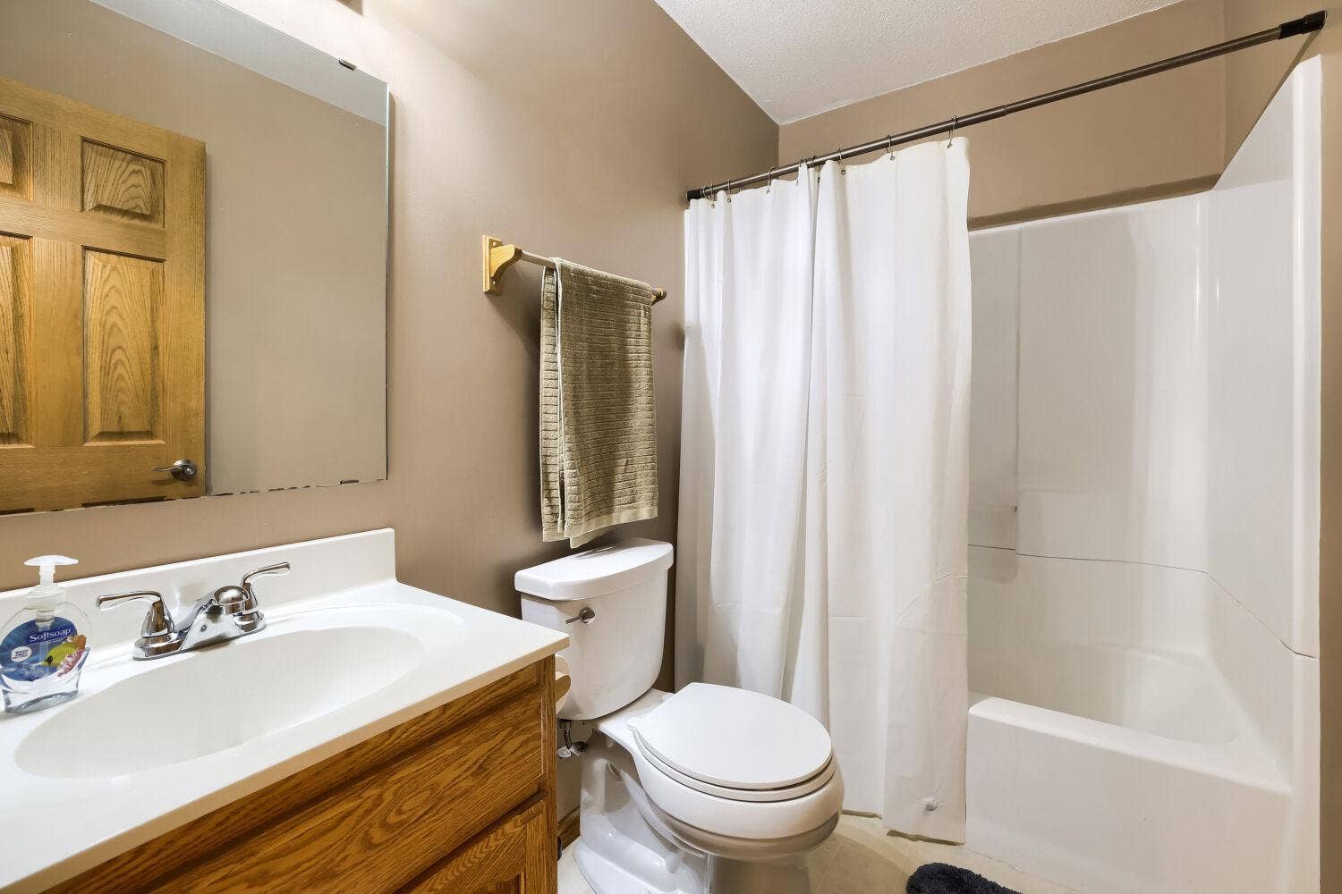 18170 87th Place N, Maple Grove, MN 55311 18170 87th Pl N - Web Quality - 030 - 22 Bathroom.jpg