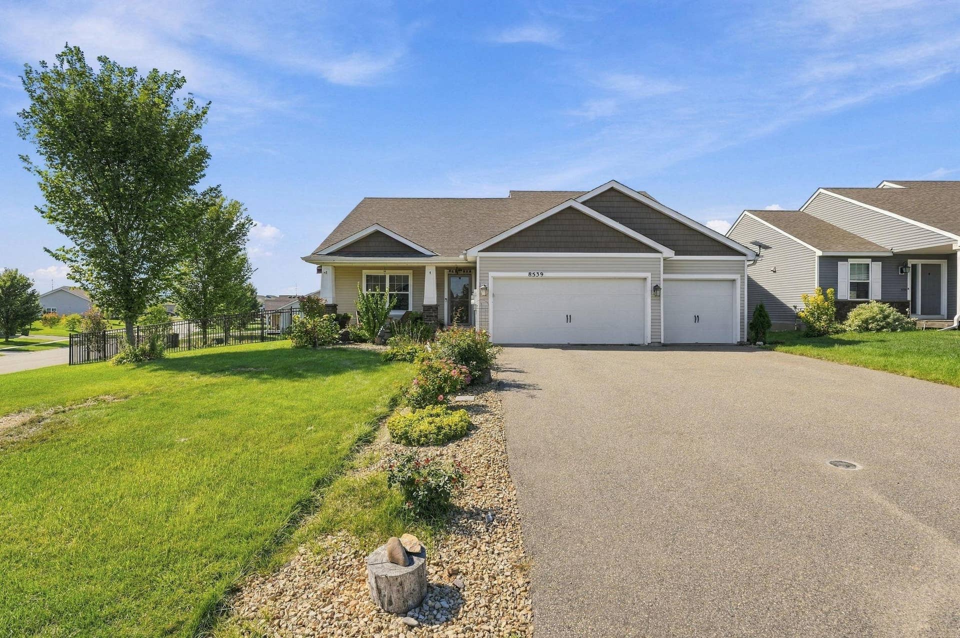 8539 Titanium Circle, Woodbury, MN 55129 8539 Titanium Circle, Woodbury, MN 55129