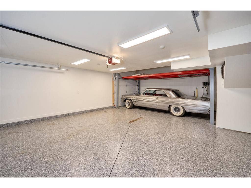 1290 Snelling Avenue N, 89, Saint Paul, MN 55108 Plus Lift!!