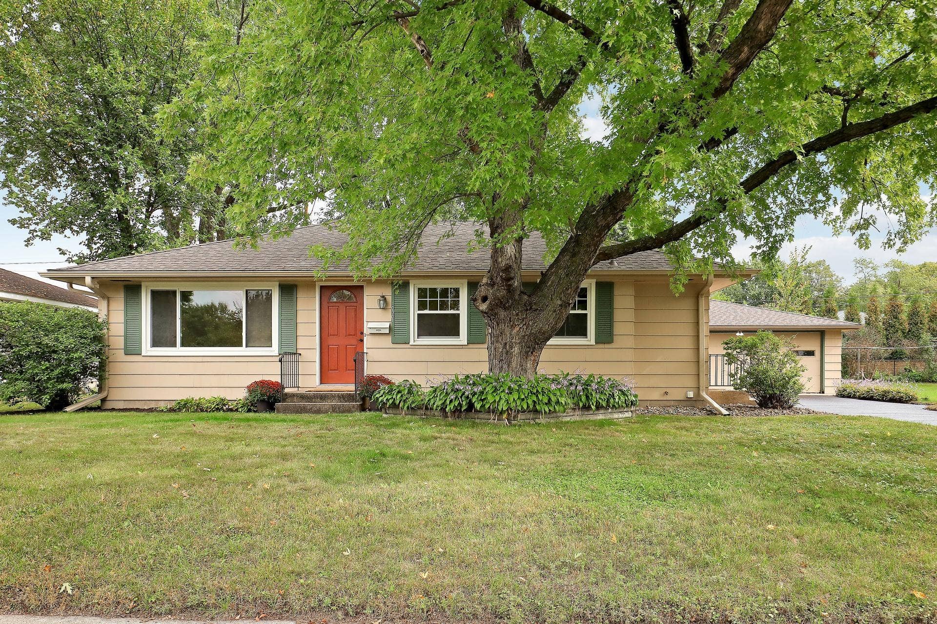 10307 Nicollet Avenue S, Bloomington, MN 55420 10307 Nicollet Avenue S, Bloomington, MN 55420