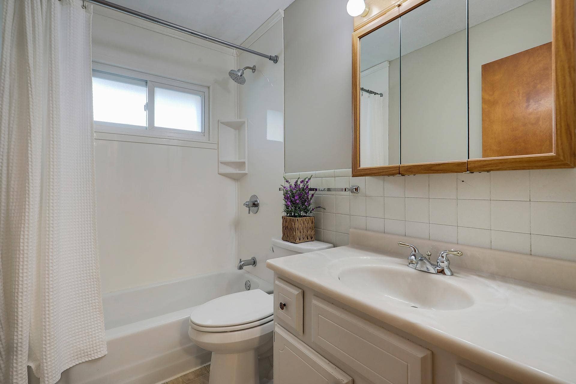 10307 Nicollet Avenue S, Bloomington, MN 55420 Full bathroom on main level