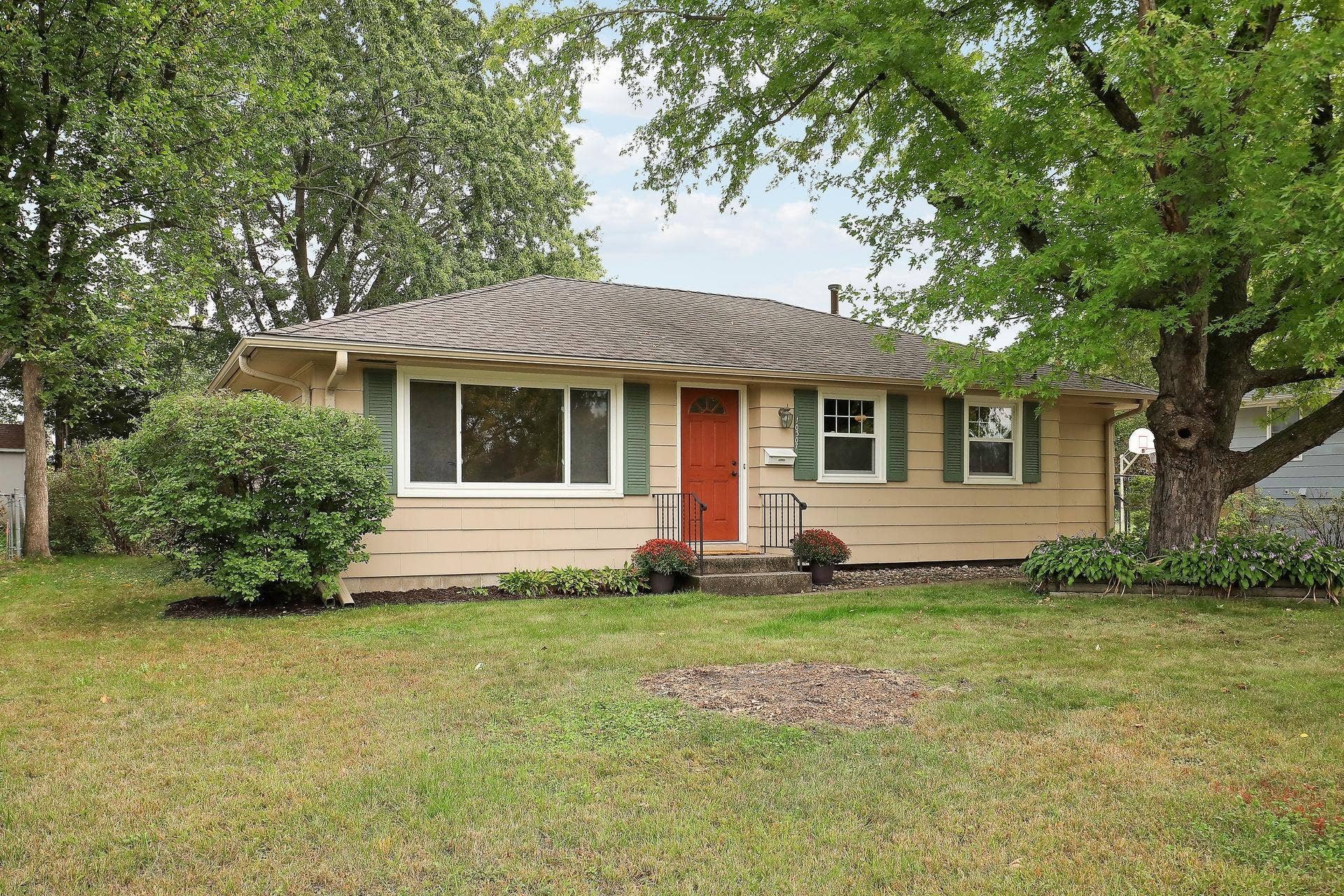 10307 Nicollet Avenue S, Bloomington, MN 55420 10307 Nicollet Avenue S, Bloomington, MN 55420