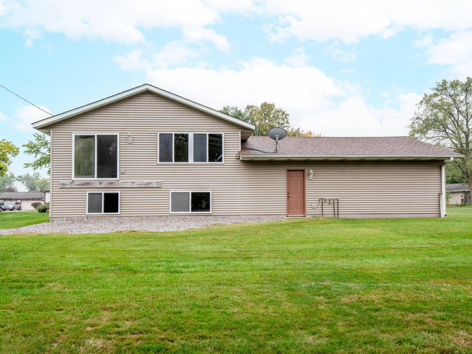 8112 Lad Parkway, Brooklyn Park, MN 55443 8112 Lad Parkway, Brooklyn Park, MN 55443