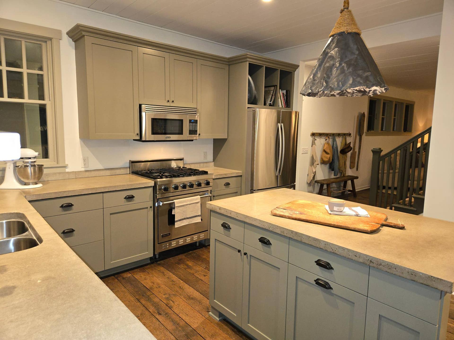 209 Rutherford Road, Stillwater, MN 55082 Viking range! Gorgeous soft close cabinetry