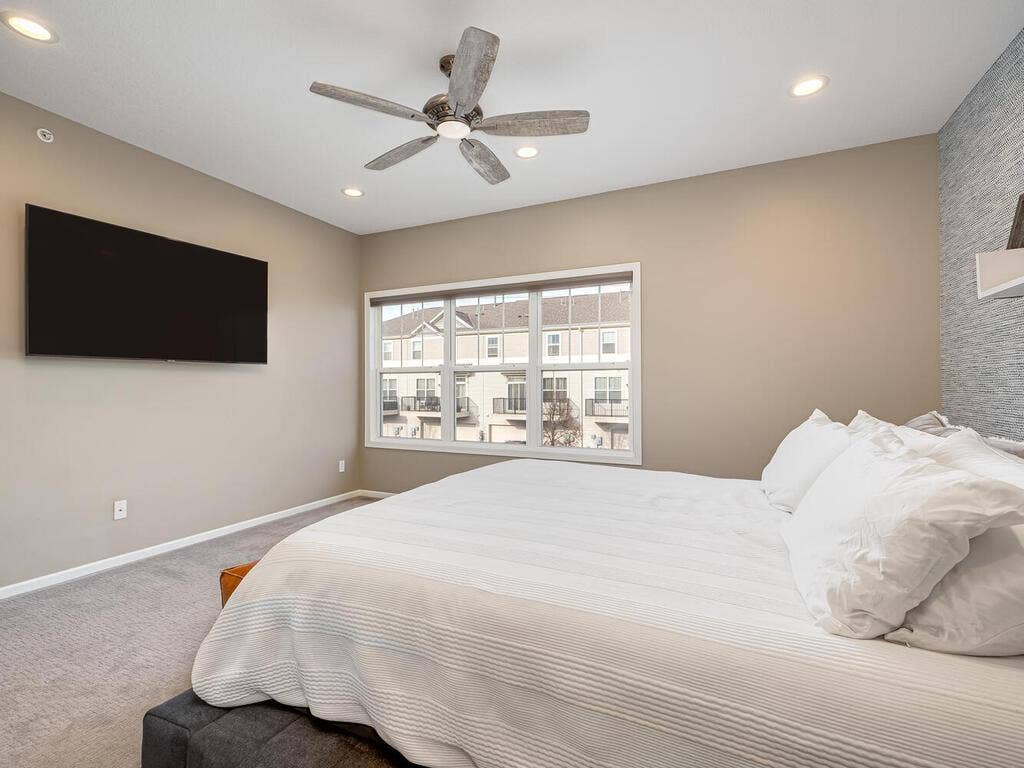 9629 Scott Ln Brooklyn Park MN 55443 USA-021-015-Primary Bedroom-MLS_Size.jpg