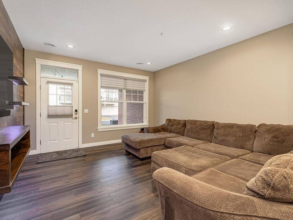 9629 Scott Ln Brooklyn Park MN 55443 USA-004-031-Living Room-MLS_Size.jpg