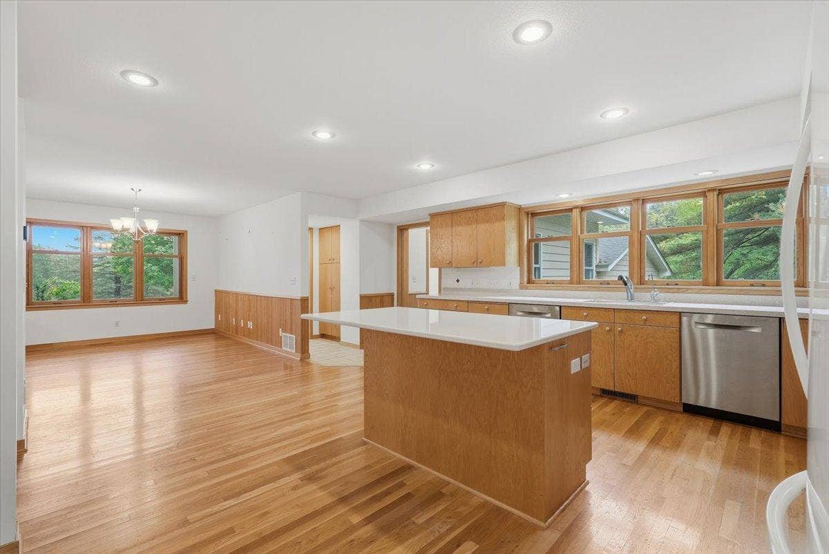5150 Trading Post Trail S, Afton, MN 55001 13-Kitchen.jpg
