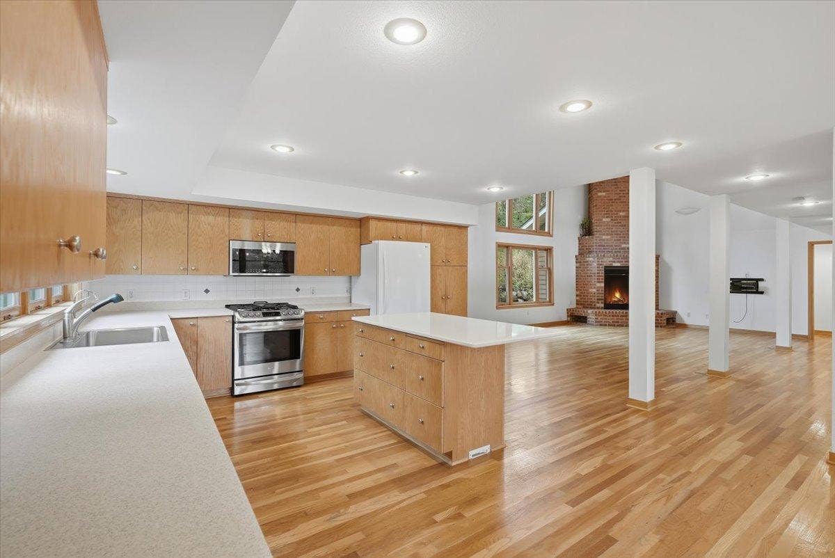 5150 Trading Post Trail S, Afton, MN 55001 17-Kitchen.jpg