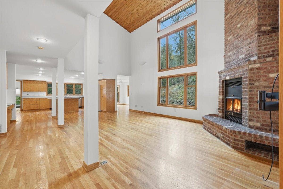 5150 Trading Post Trail S, Afton, MN 55001 10-Living Room.jpg