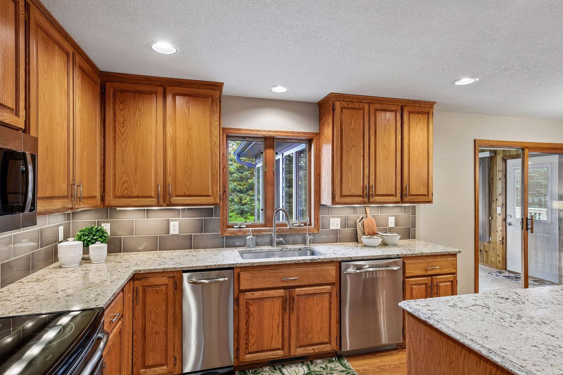 15370 80th Place N, Maple Grove, MN 55311 15370 80th Place N, Maple Grove, MN 55311