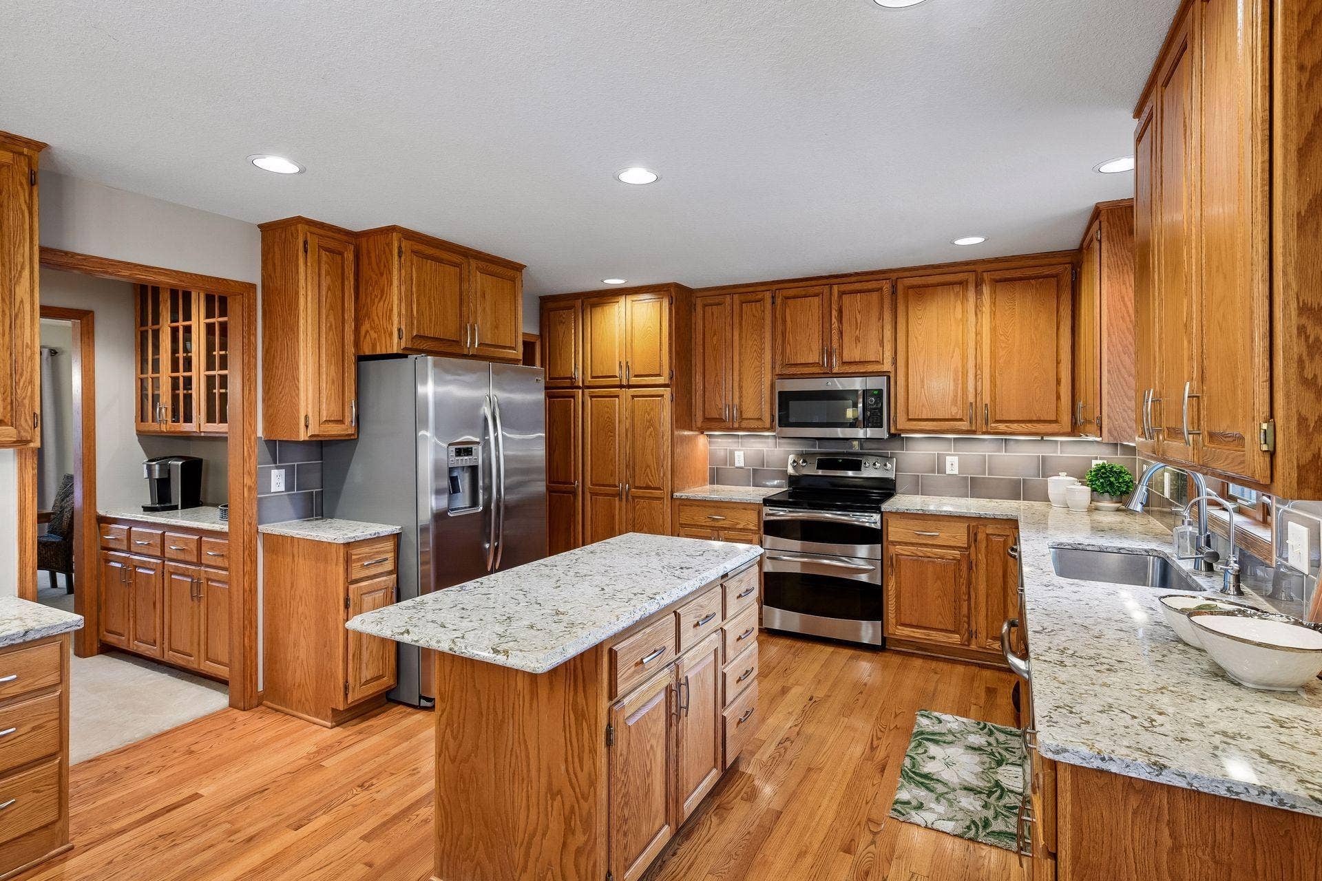 15370 80th Place N, Maple Grove, MN 55311 15370 80th Place N, Maple Grove, MN 55311