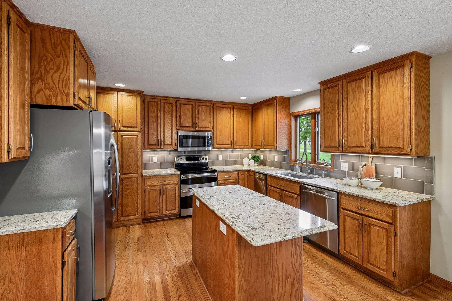 15370 80th Place N, Maple Grove, MN 55311 15370 80th Place N, Maple Grove, MN 55311