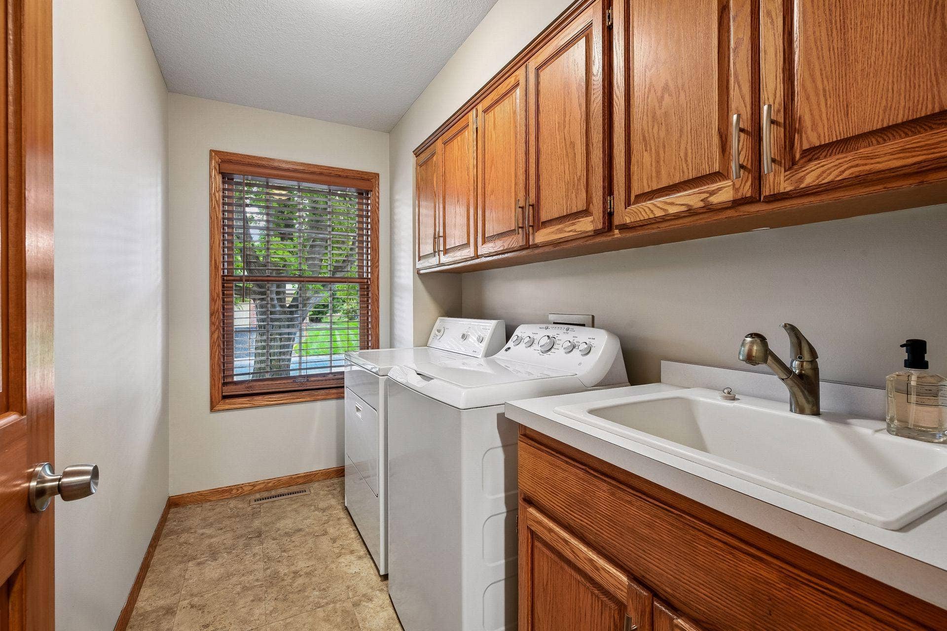 15370 80th Place N, Maple Grove, MN 55311 15370 80th Place N, Maple Grove, MN 55311