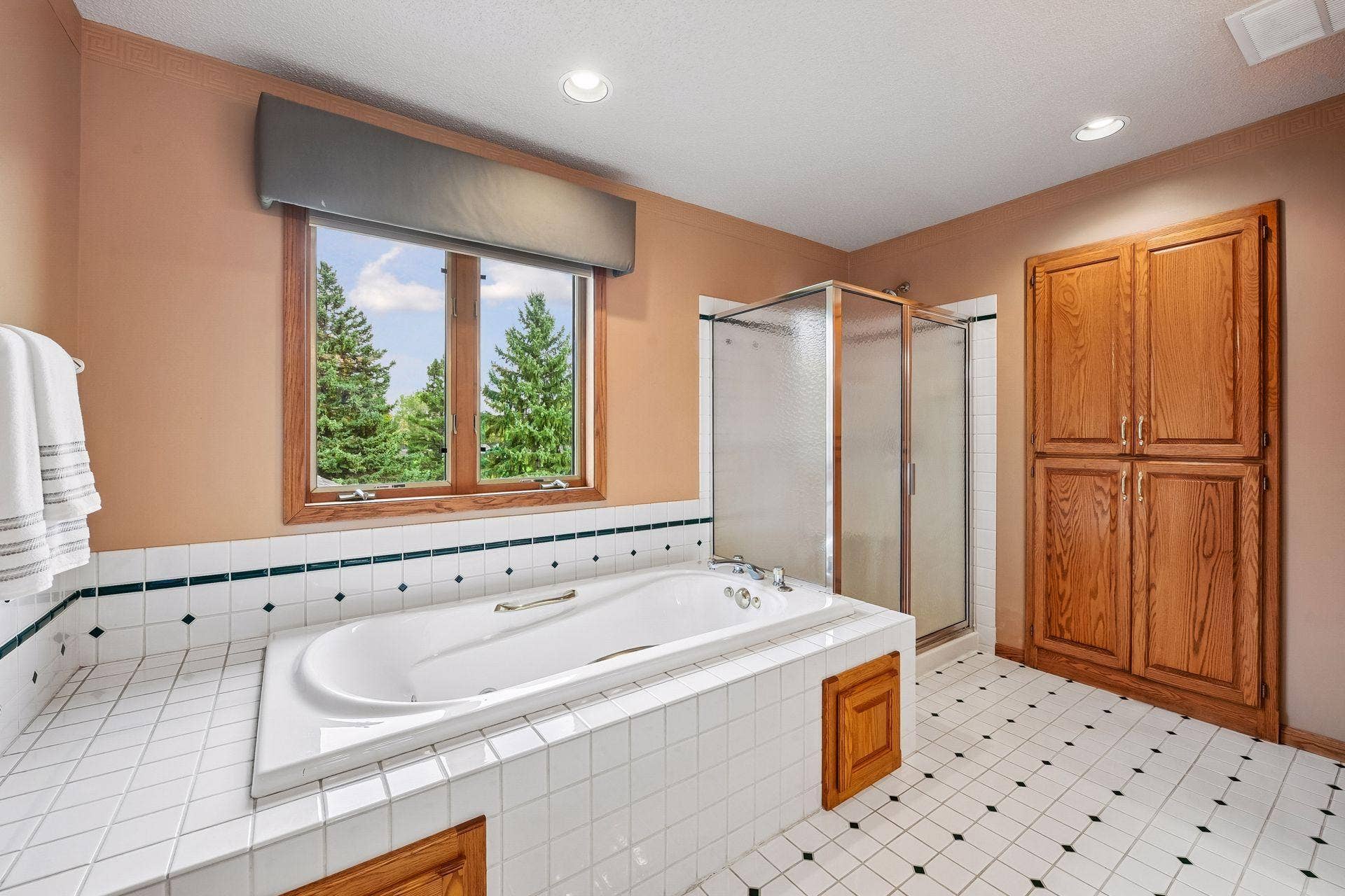 15370 80th Place N, Maple Grove, MN 55311 15370 80th Place N, Maple Grove, MN 55311