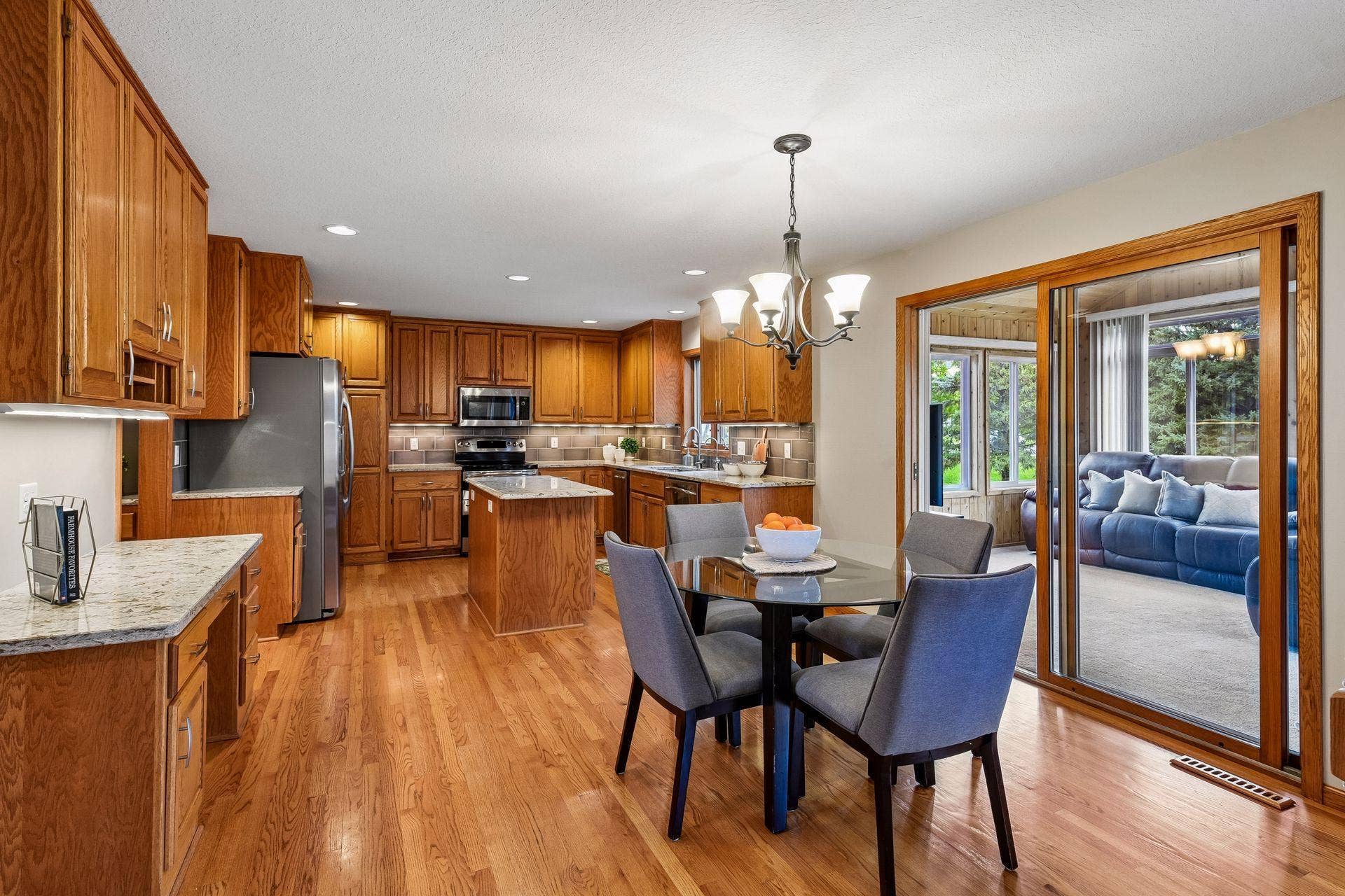 15370 80th Place N, Maple Grove, MN 55311 15370 80th Place N, Maple Grove, MN 55311