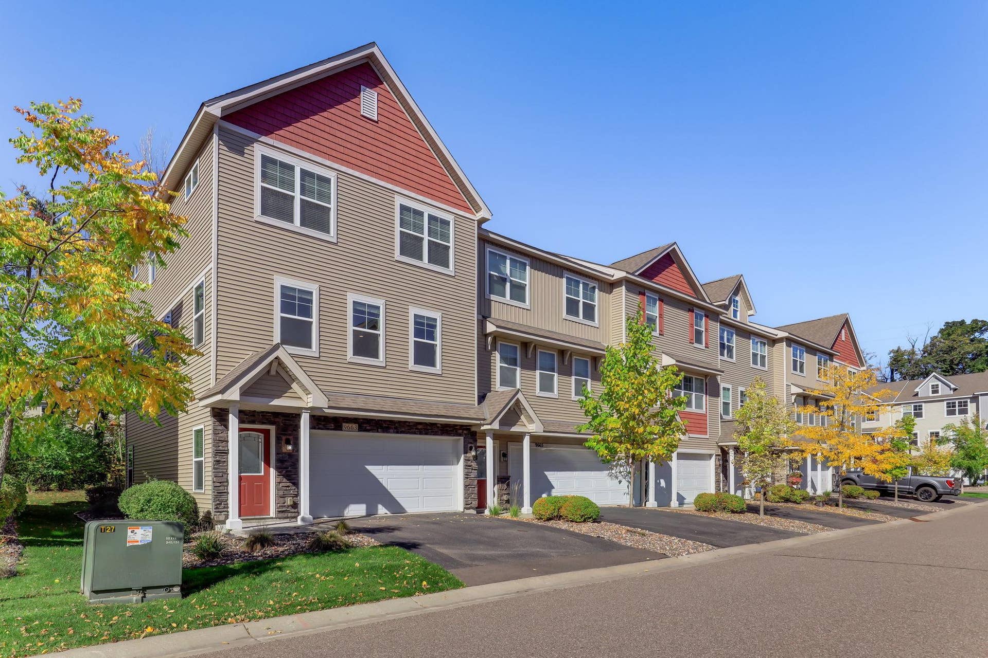 3-web-or-mls-9663-Merrimac-Ln-N-03.jpg
