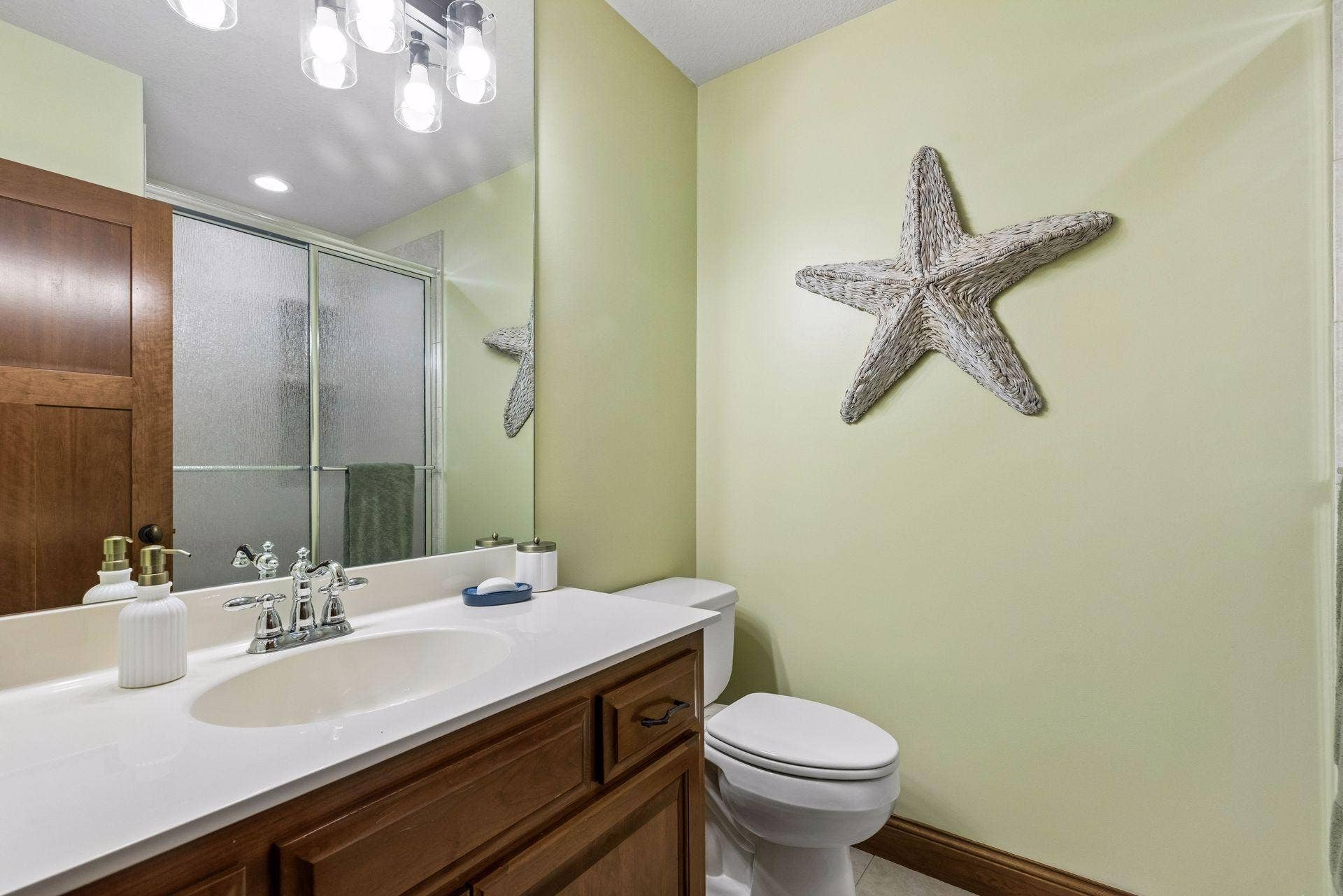 Lower level 3/4 en suite bath